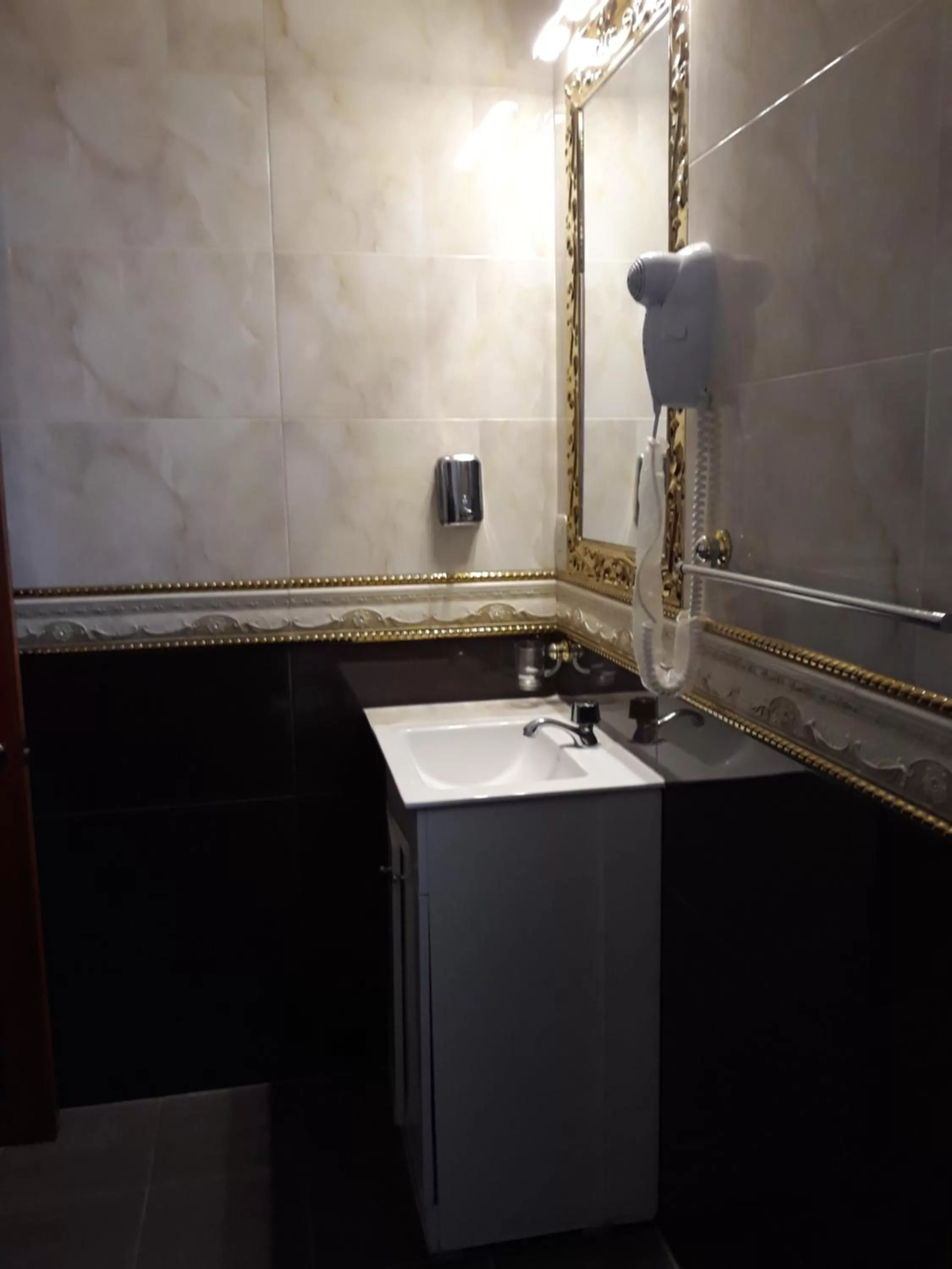 Bathroom in Hostal Terrabella SRL