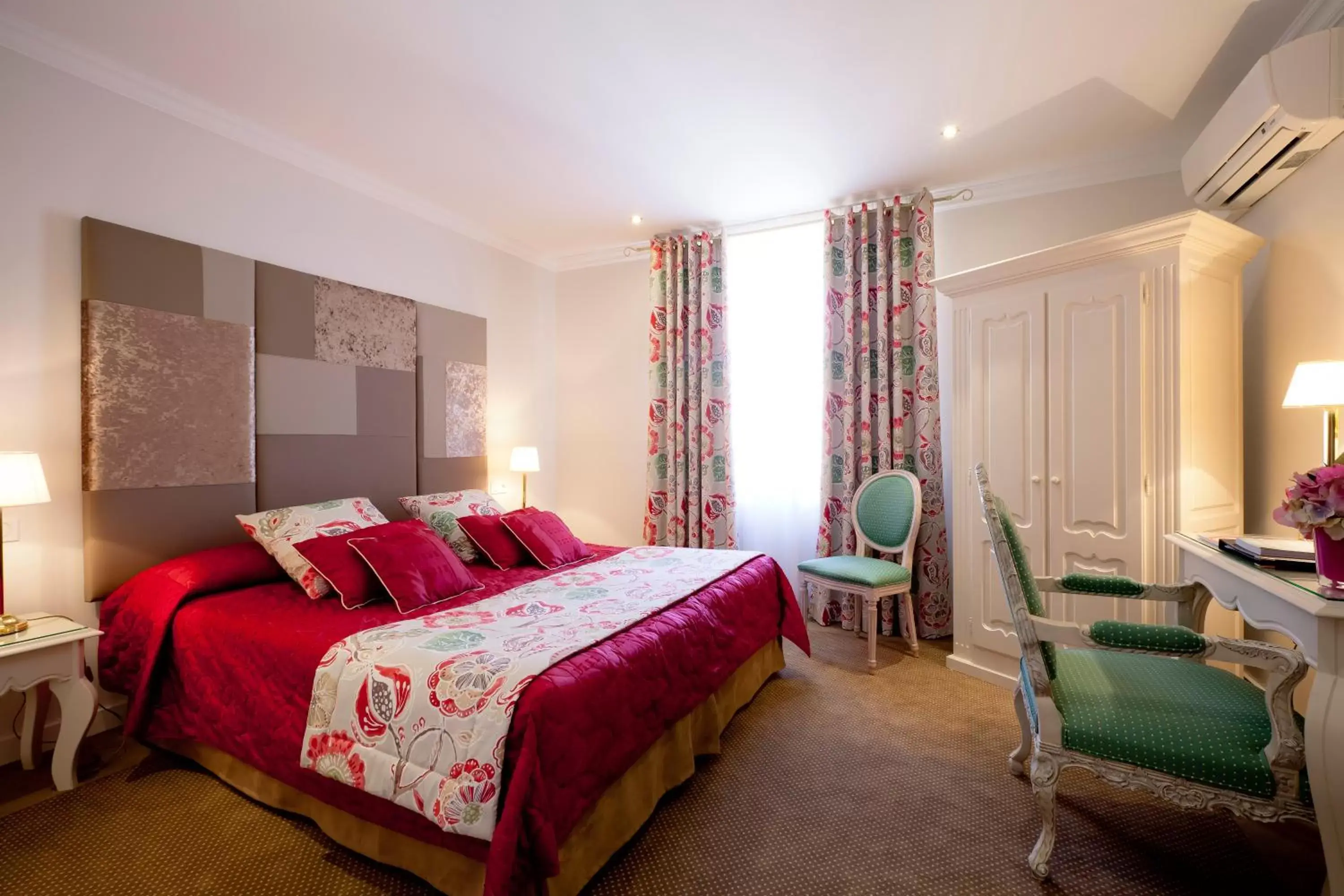 Superior Double Room in Grand Hotel des Terreaux Superior Double Room in Grand Hotel des Terreaux