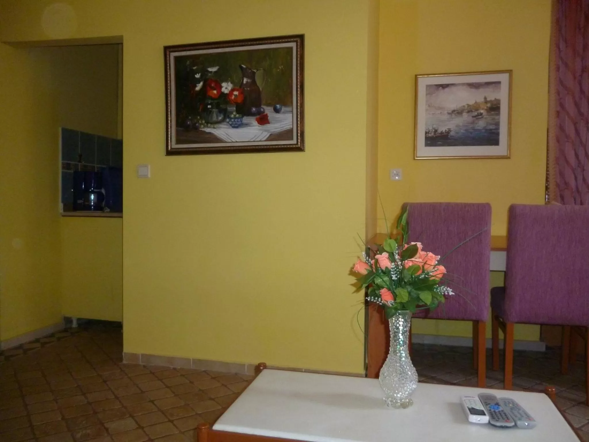 Dining area in Frankfurt Hotel