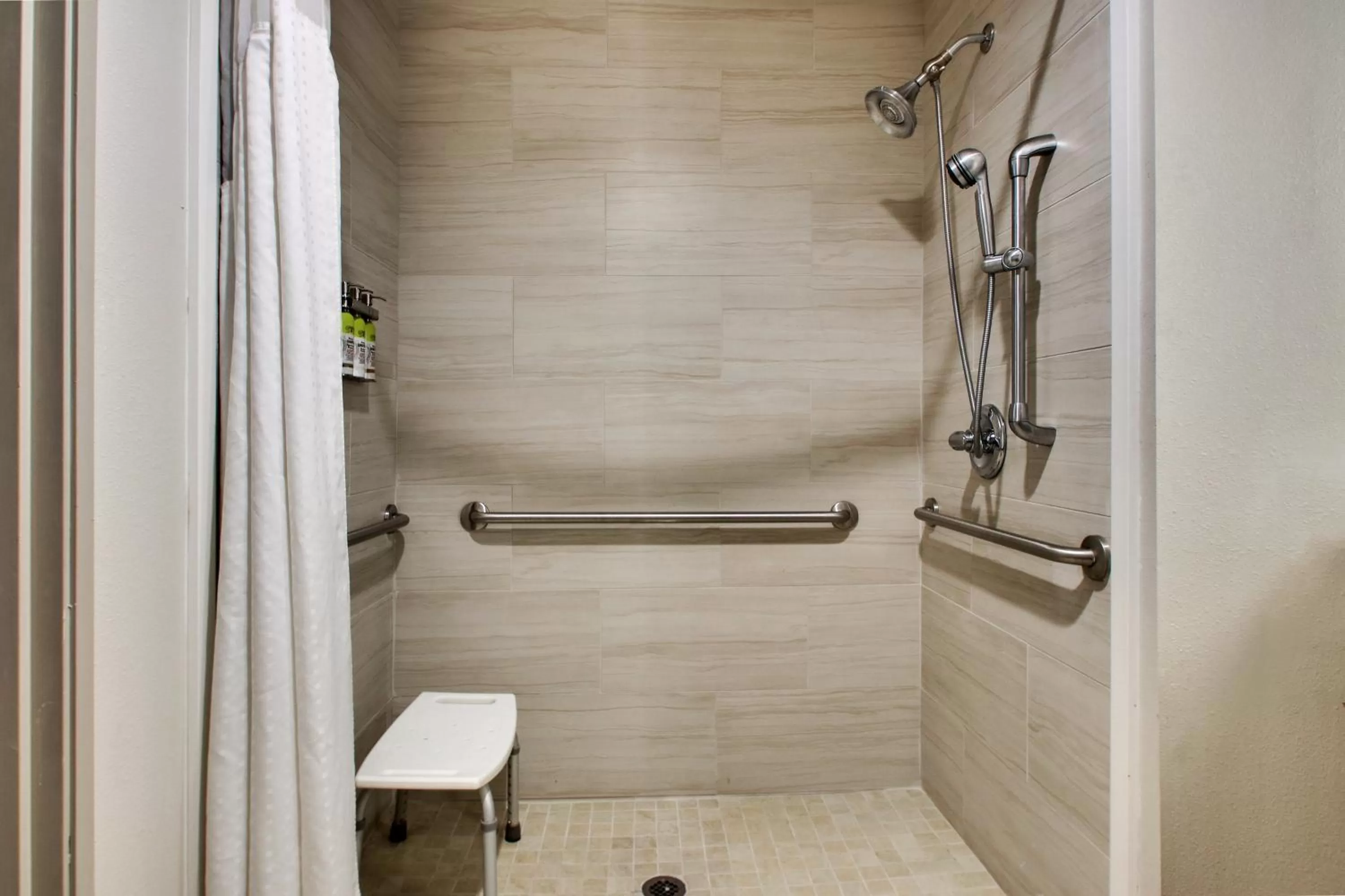 Photo of the whole room in Holiday Inn Express Georgetown by IHG