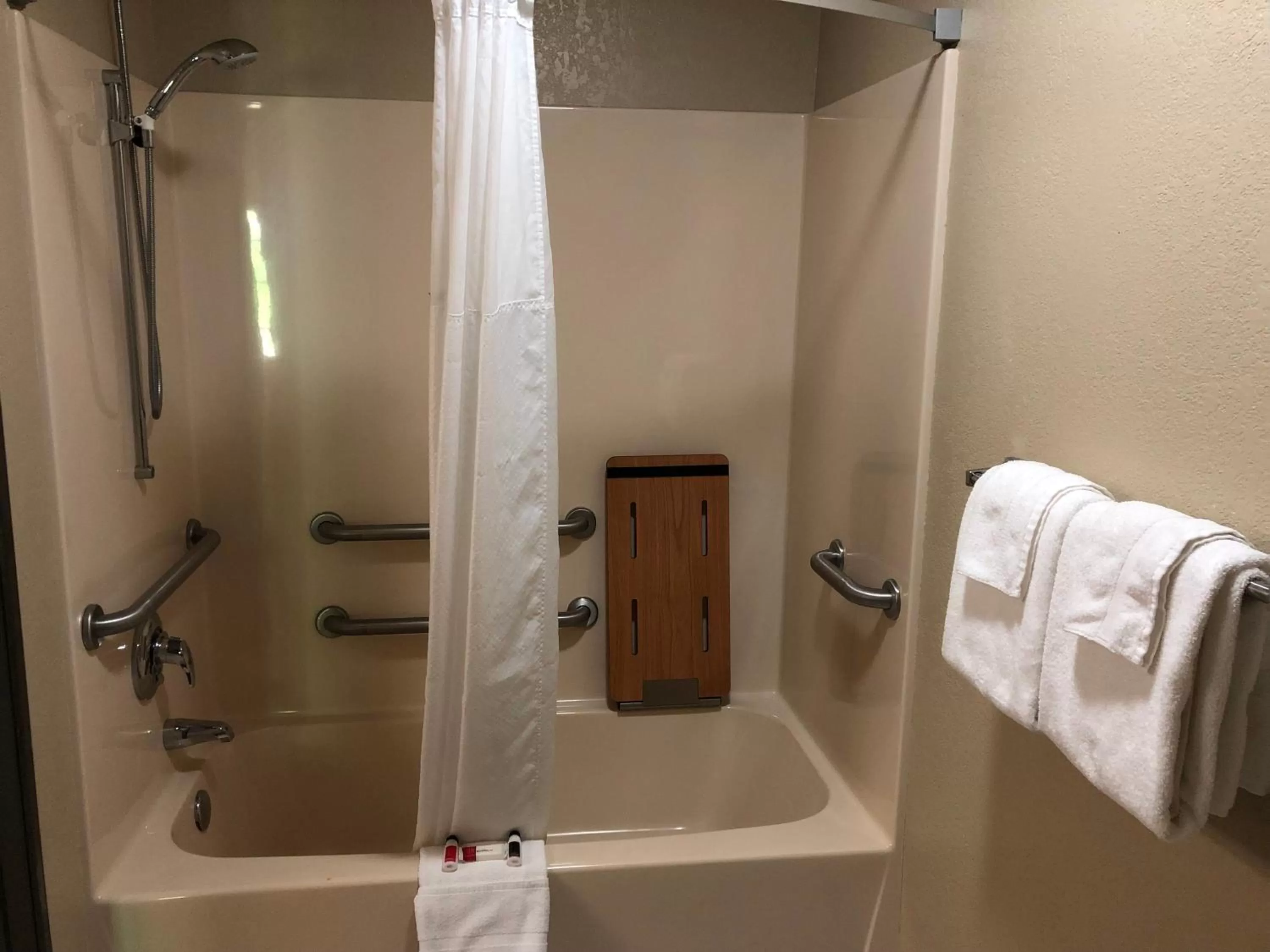 Days Inn by Wyndham Iron Mountain