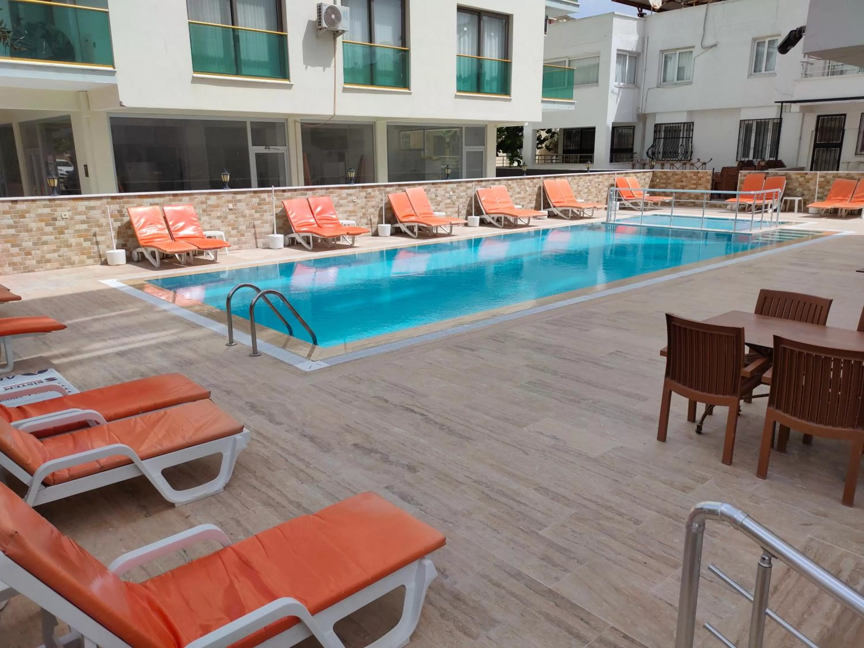 Swimming pool in Altinersan Hotel
