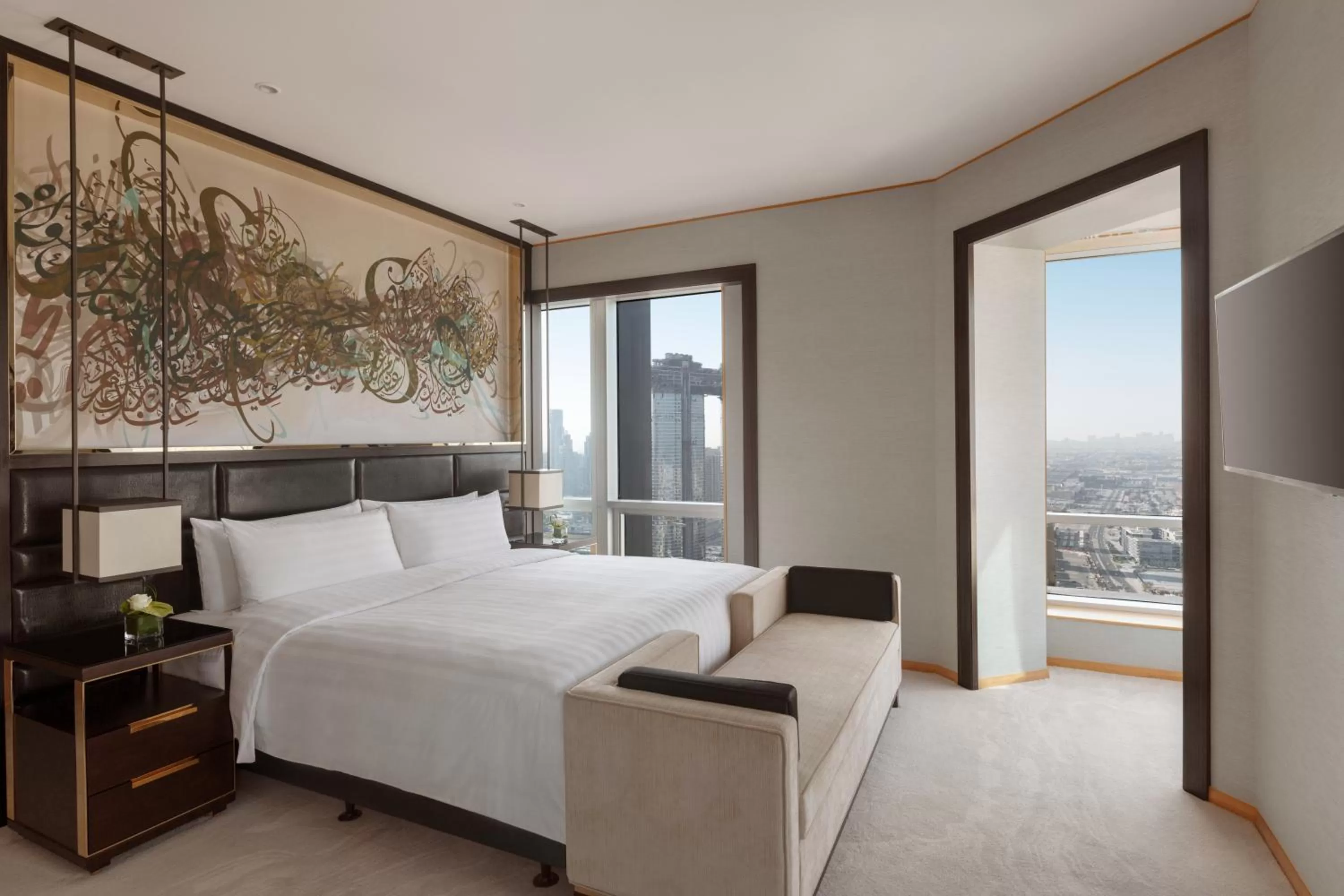 Photo of the whole room, Bed in Shangri-La Dubai