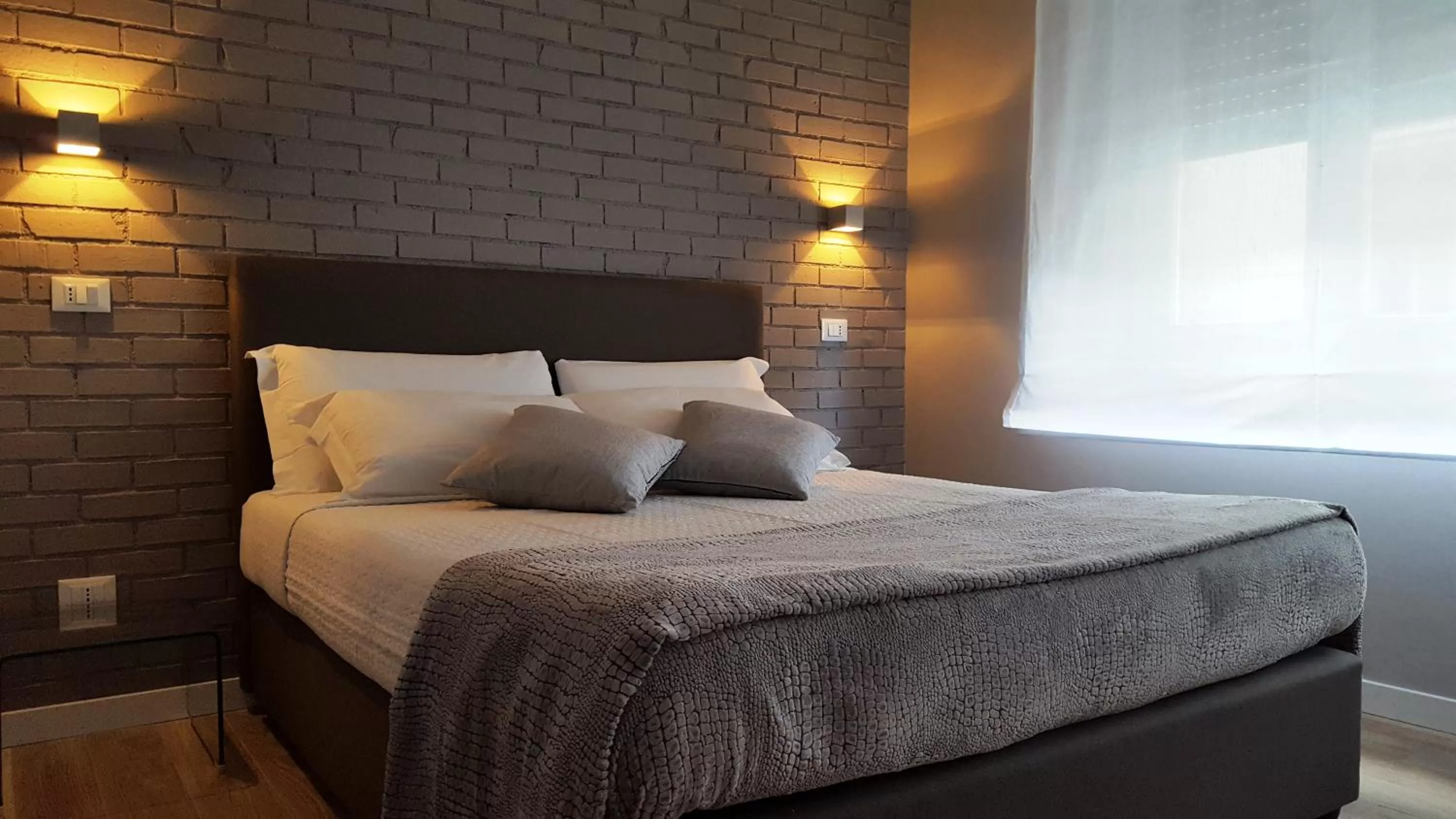 Bedroom, Bed in Alma Hotel