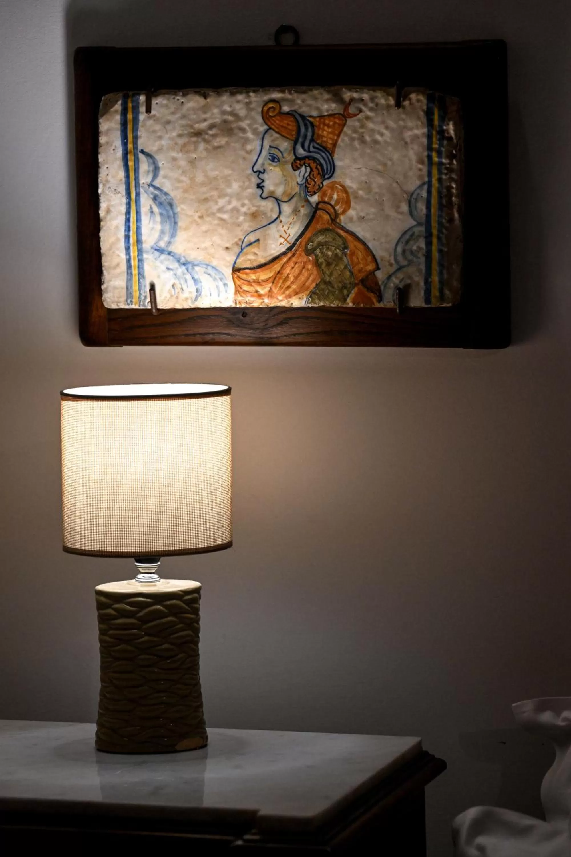 Decorative detail in Vicolo dell'Aquila - Residenze Romanae