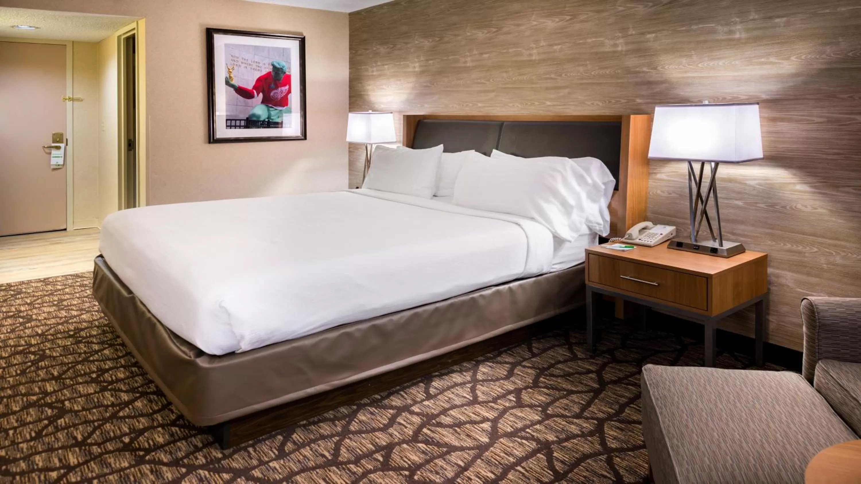 Photo of the whole room, Bed in Holiday Inn Hotel & Suites Warren by IHG