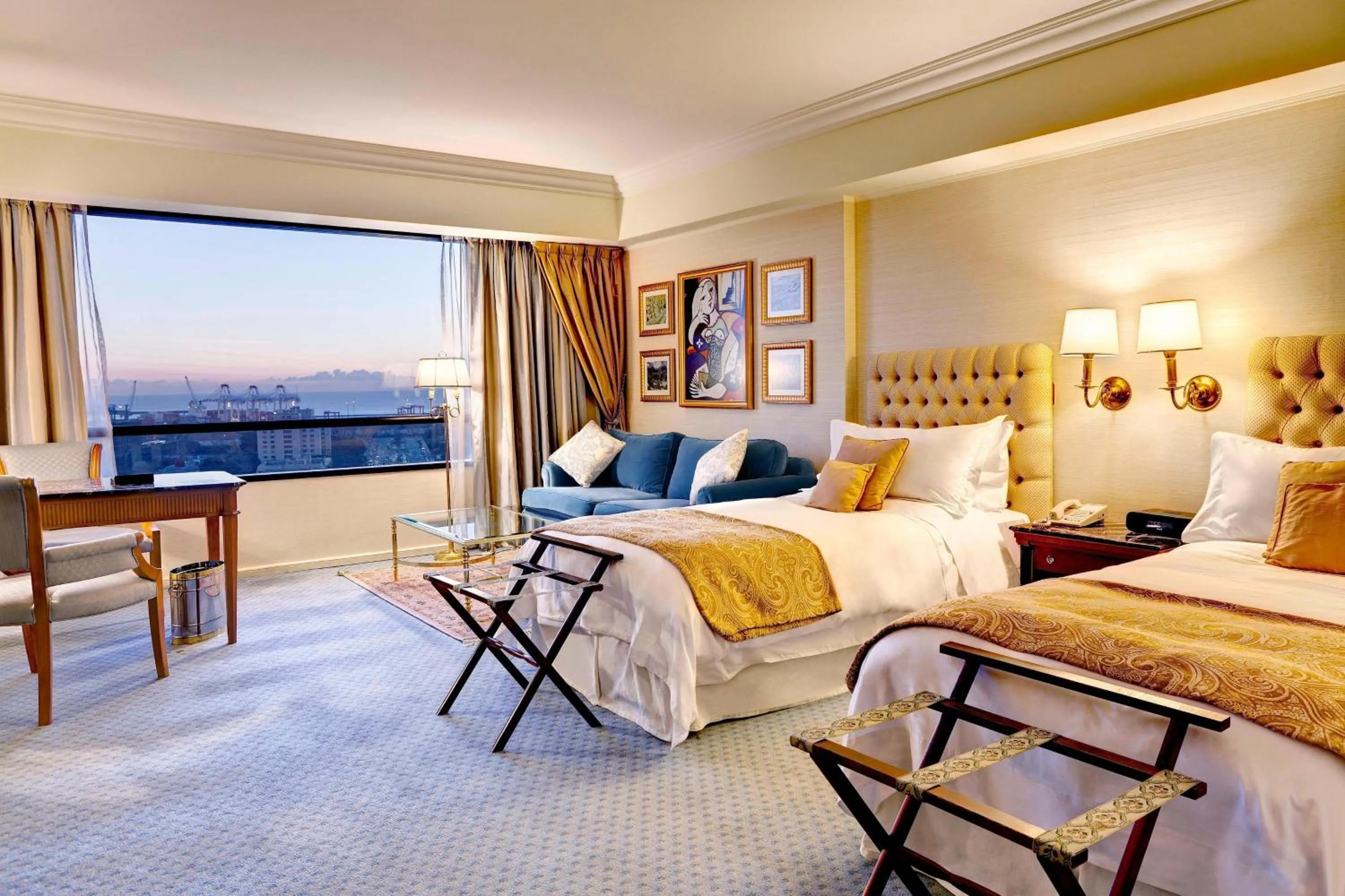 Photo of the whole room, Bed in Park Tower, A Luxury Collection Hotel, Buenos Aires