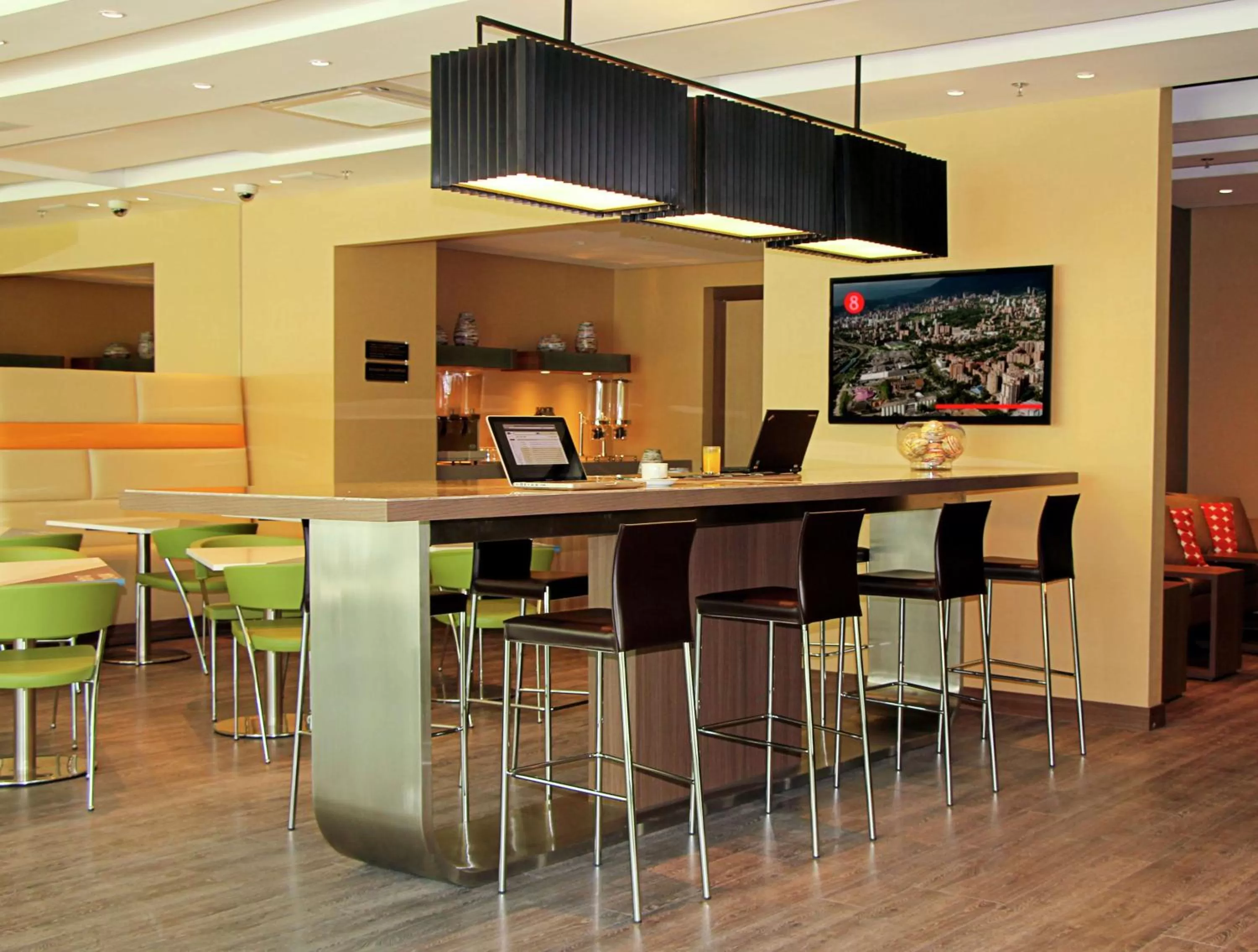 Lobby or reception in Hampton by Hilton Barranquilla