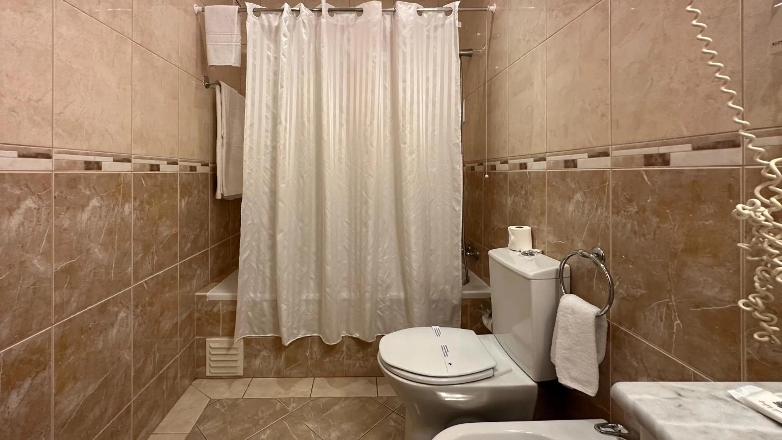Bathroom in Hotel Avenida Praia