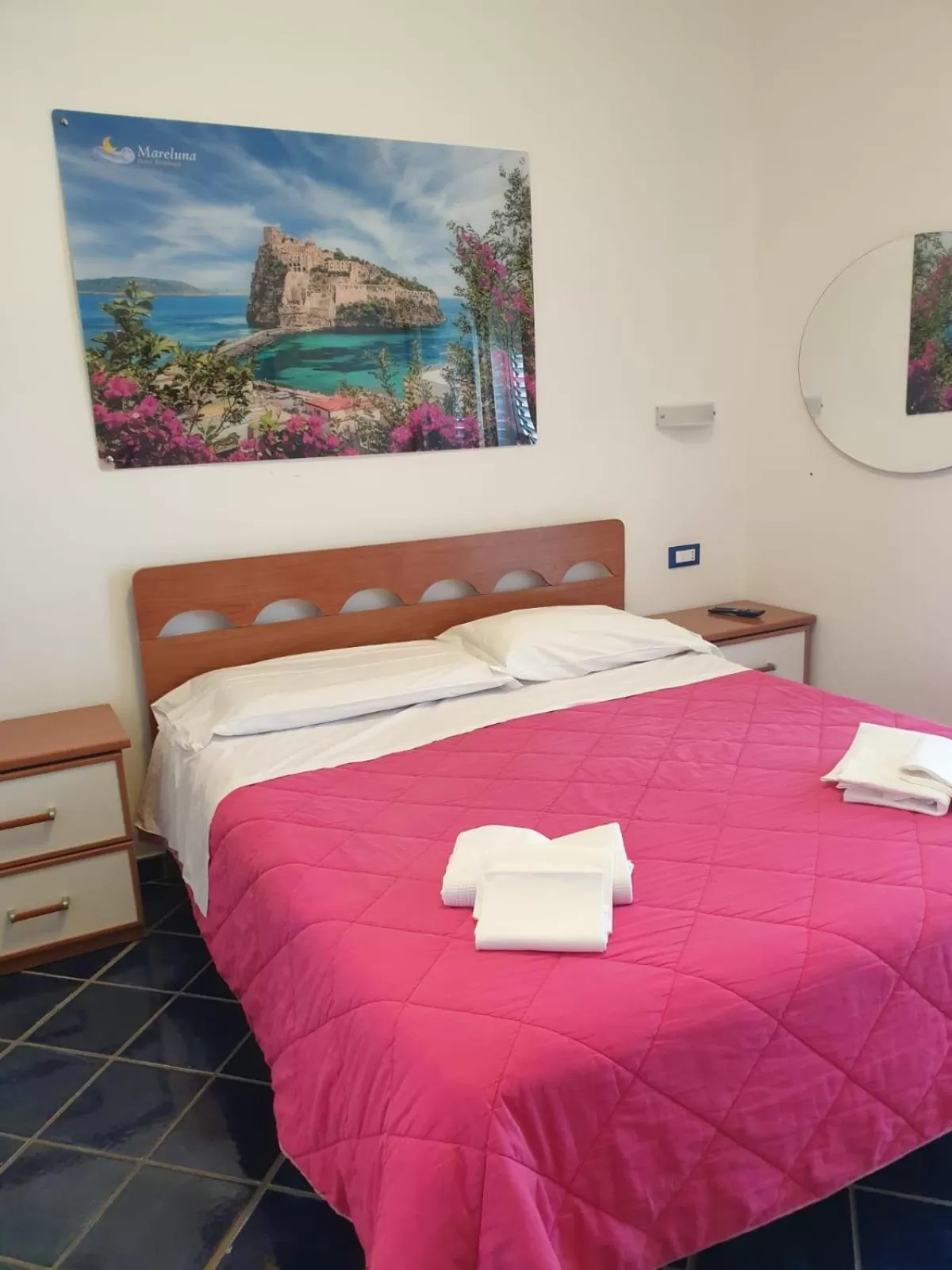 Photo of the whole room, Bed in Hotel Mareluna Ischia