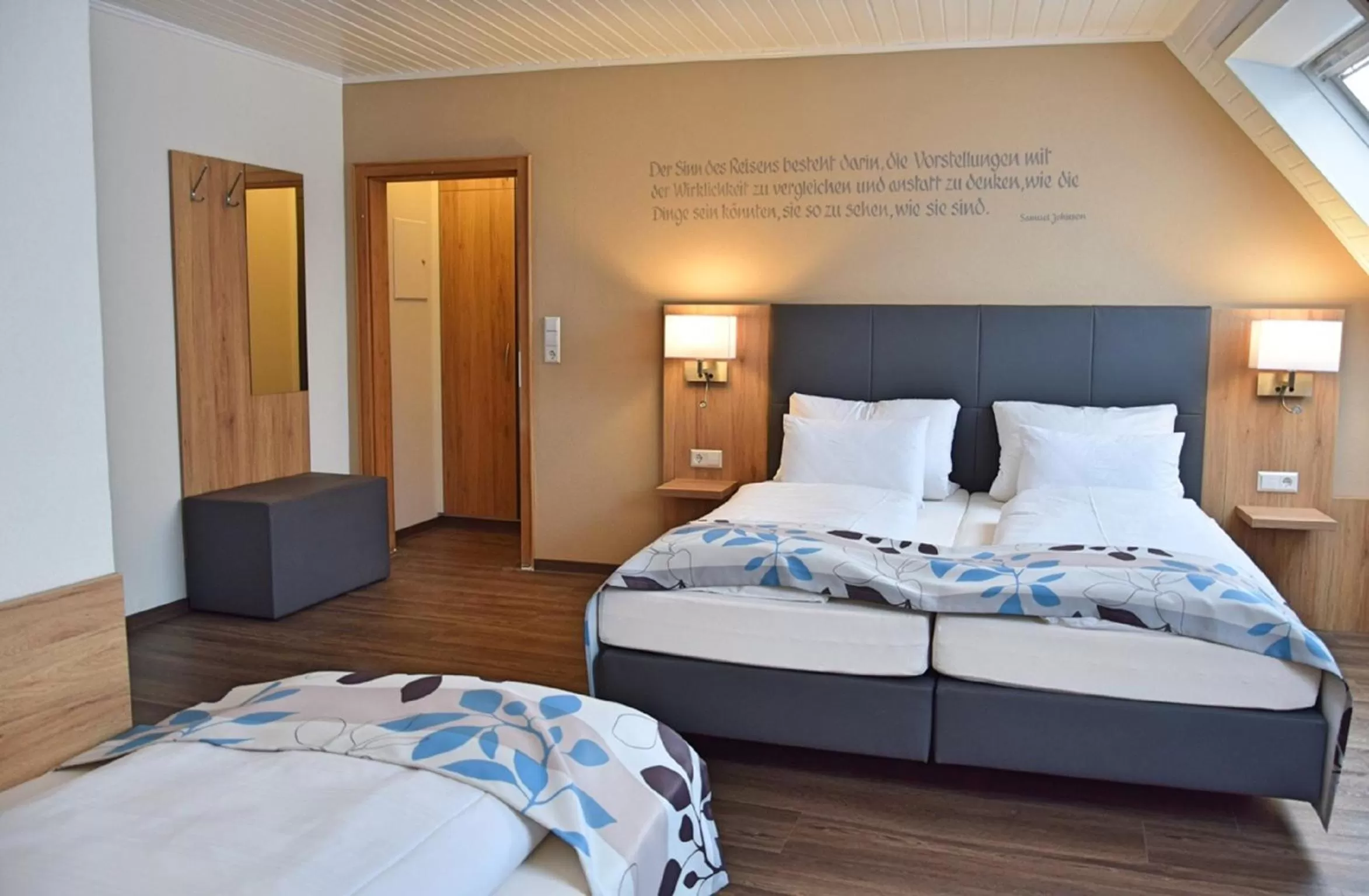 Bedroom, Bed in Cafe-Hotel Altreuter