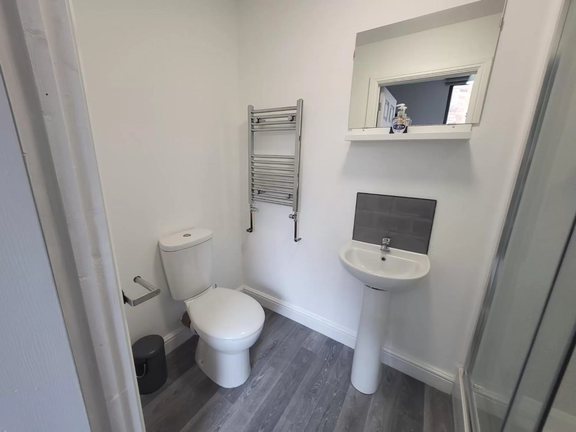 Bathroom in The Fishpond - Premier Nottingham Studios