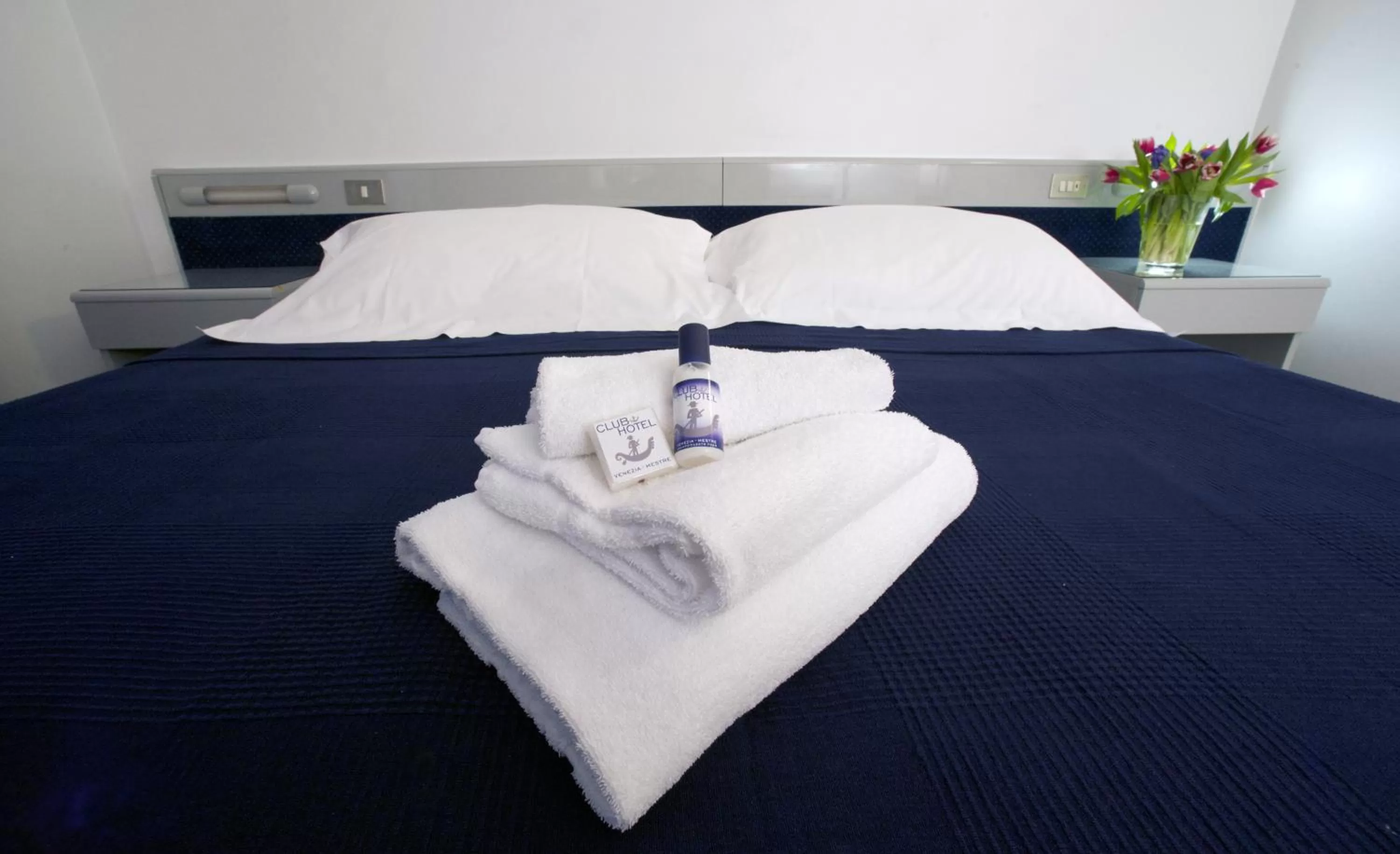 Photo of the whole room in Club Hotel