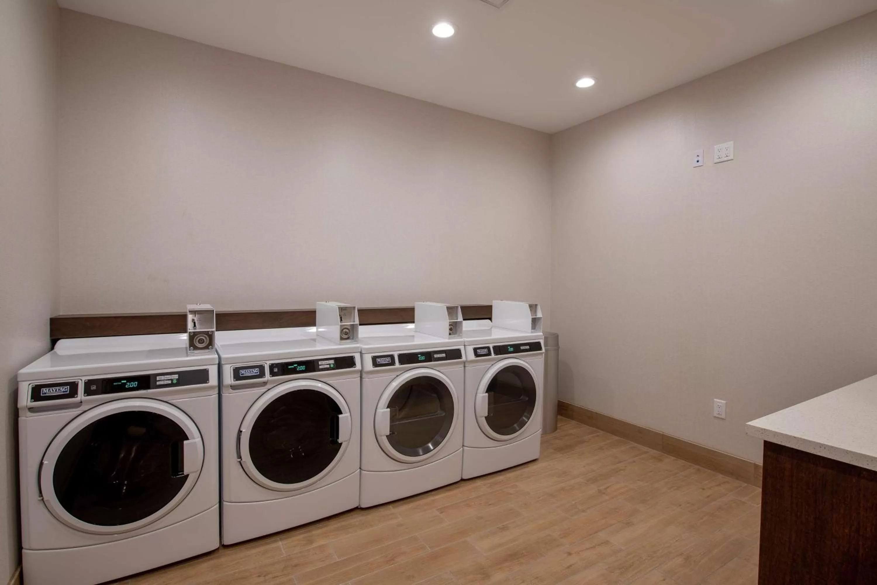 Property building in Hampton Inn & Suites Duncanville Dallas, Tx