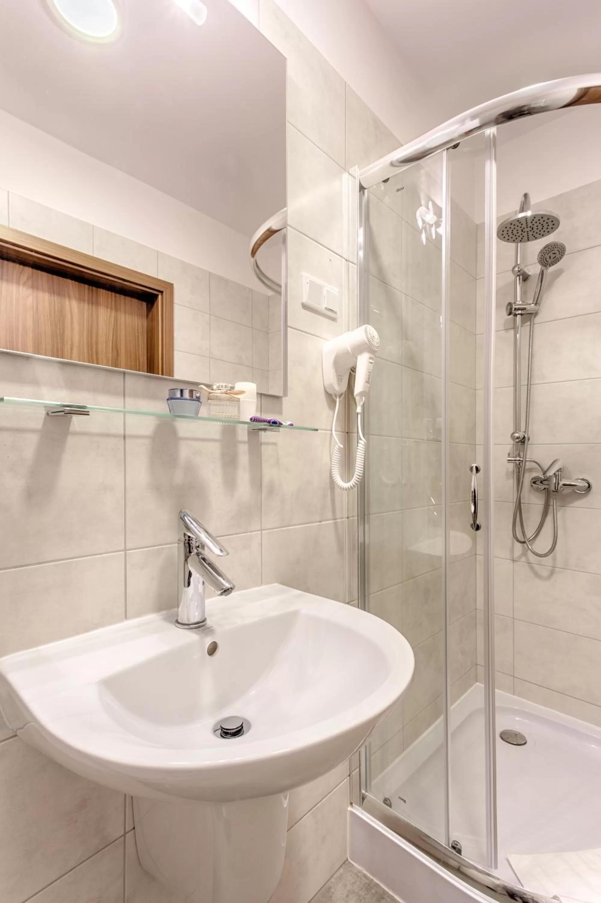 Shower in Zulian Aparthotel by Artery Hotels