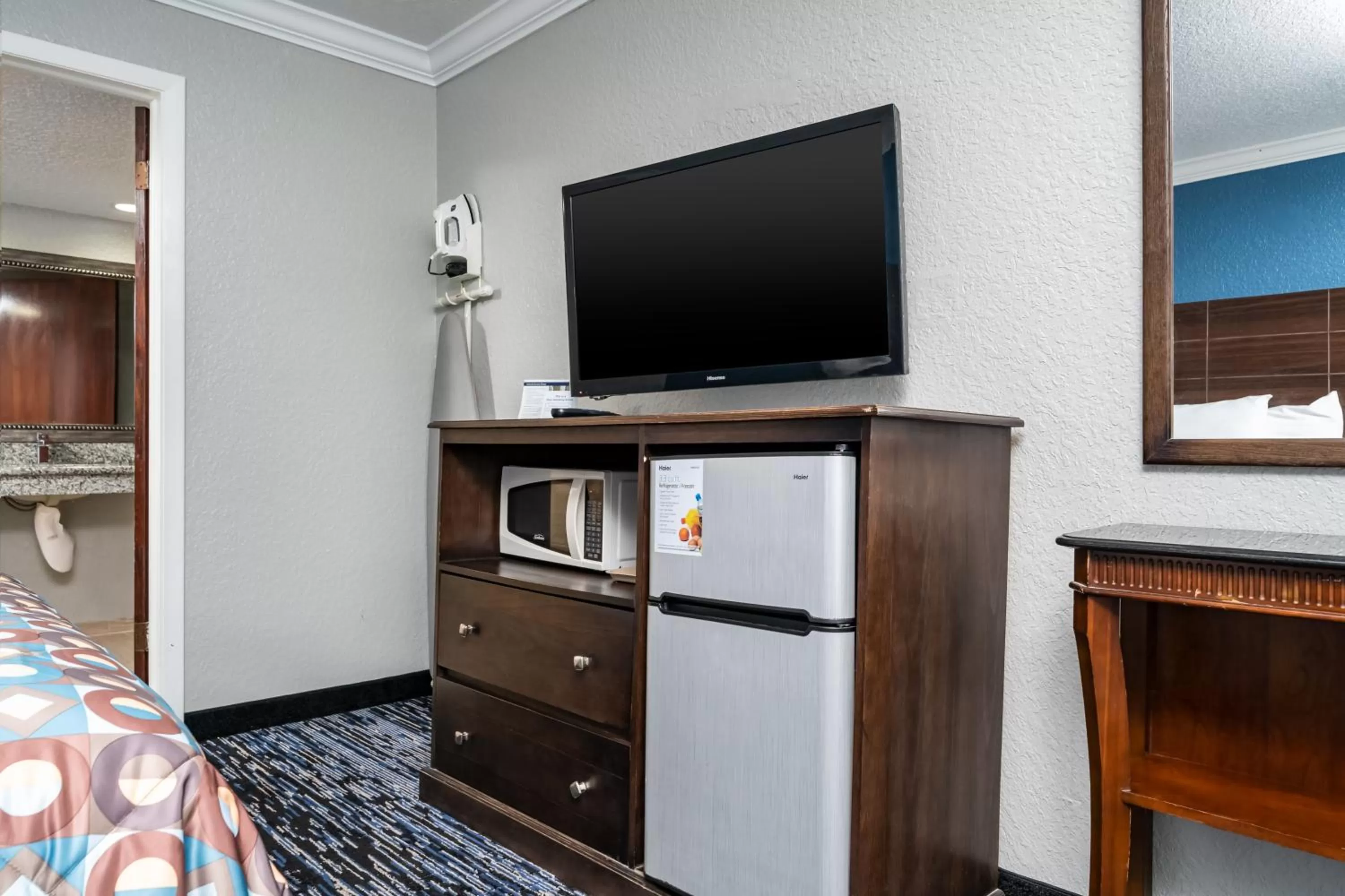 TV and multimedia, Bed in GatorTown Inn