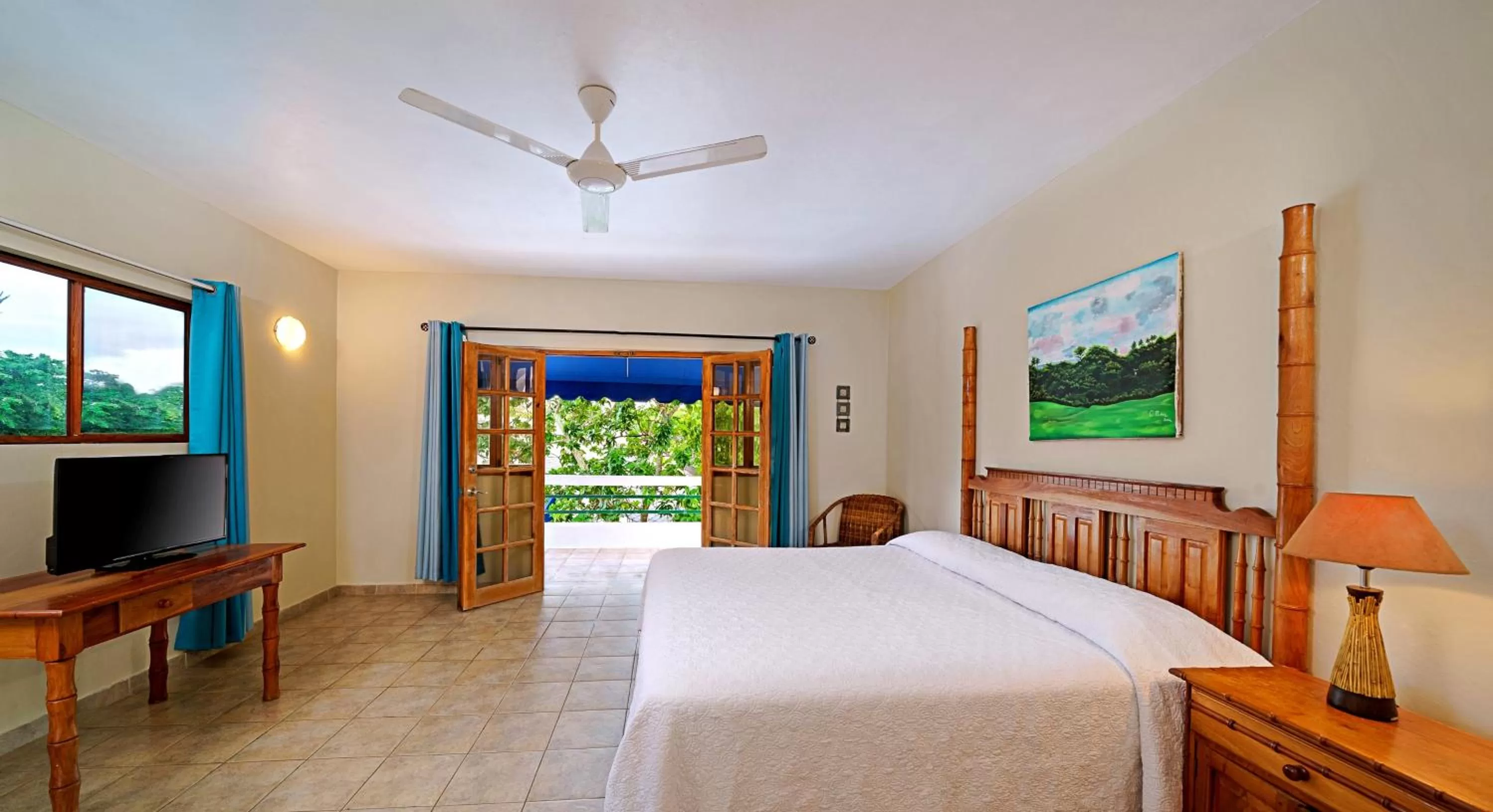 Bedroom, Bed in Beach House Condos, Negril