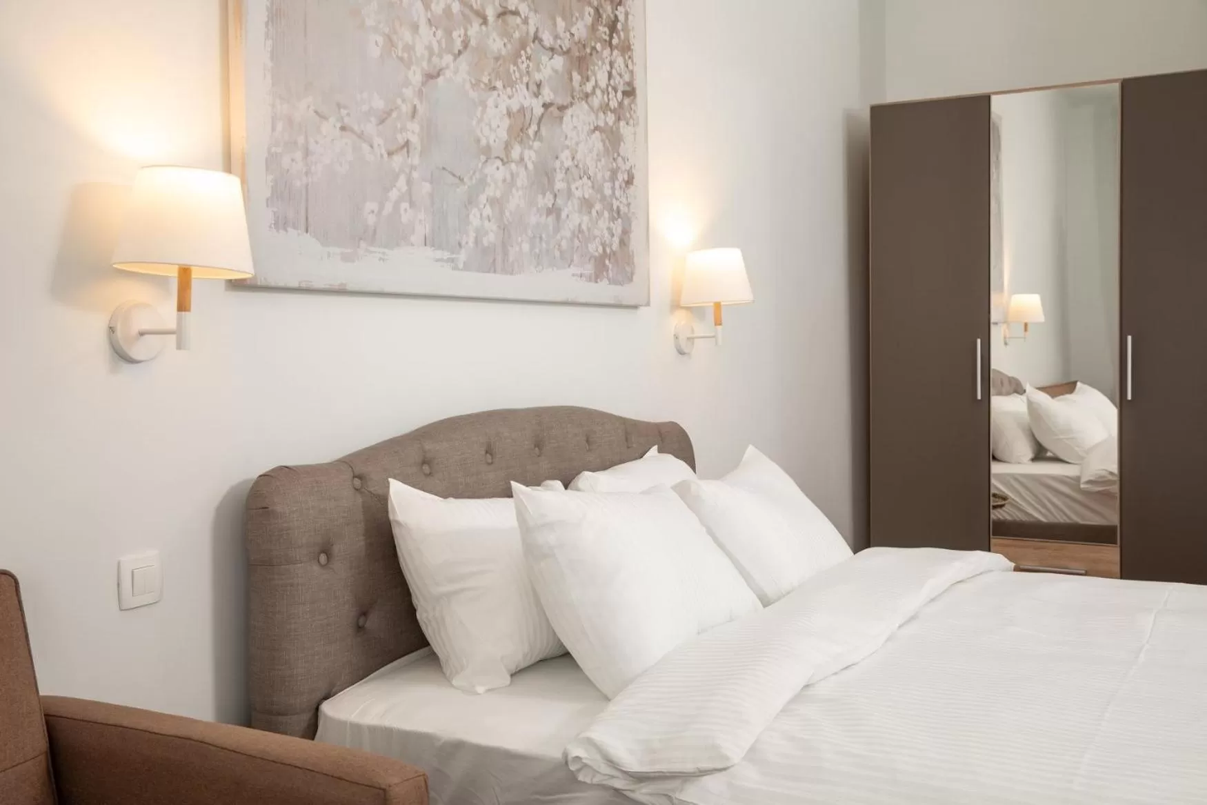 Bed in ALBERT RESIDENCE with PARKING