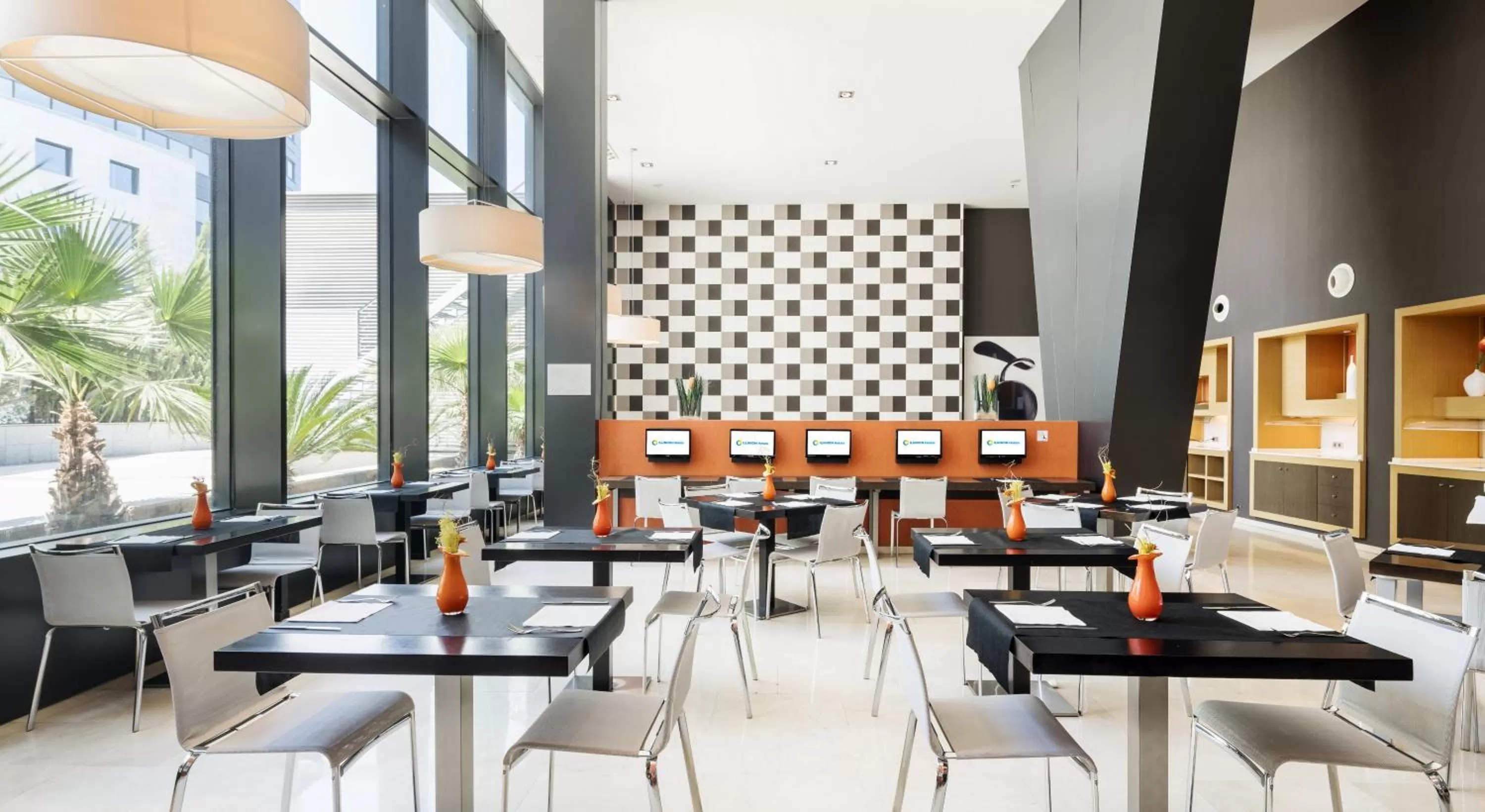 Restaurant/places to eat in Ilunion Aqua 3