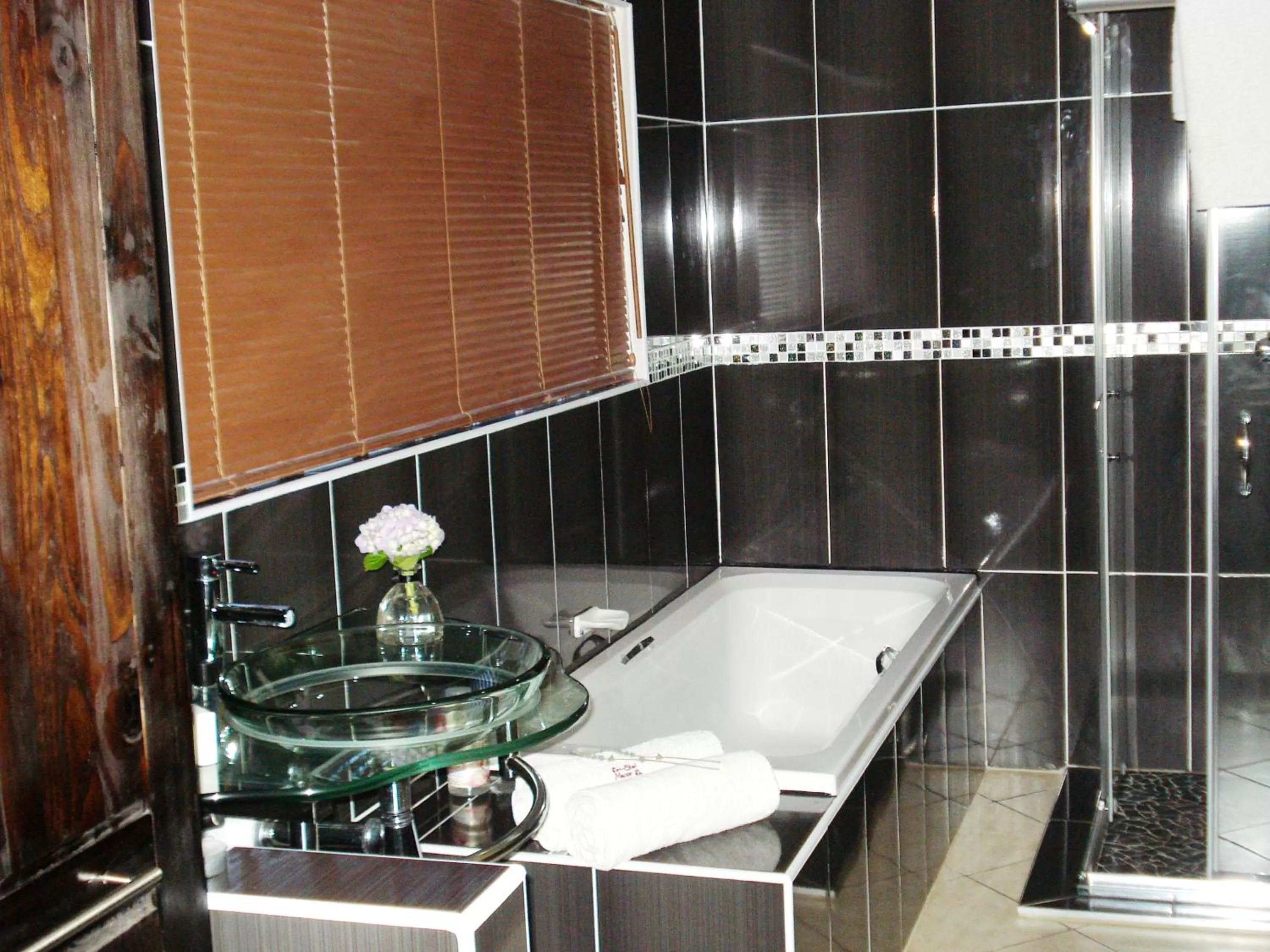 Bathroom in Bri-Shel Manor B&B