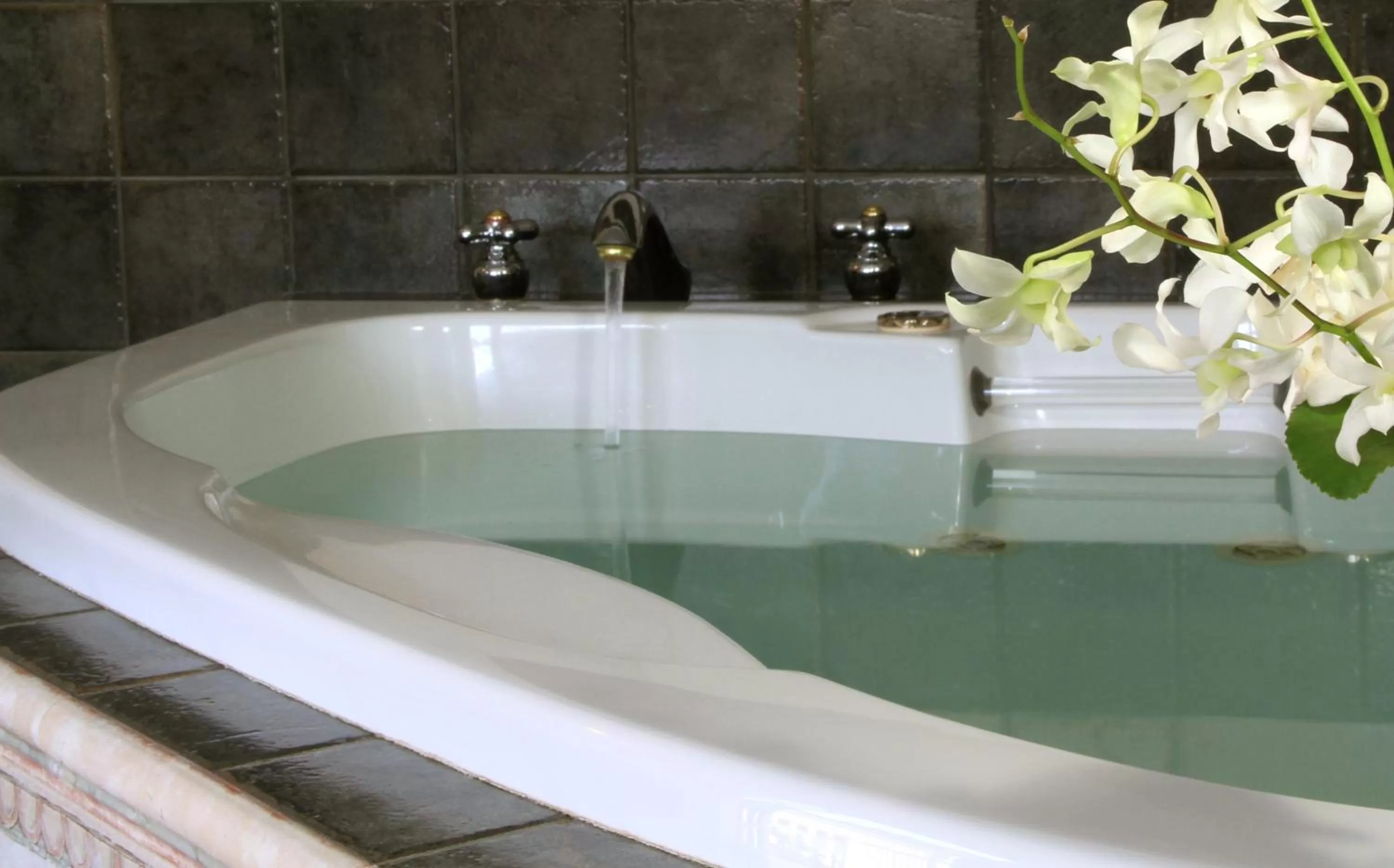 Bathroom in 1802 House Bed & Breakfast