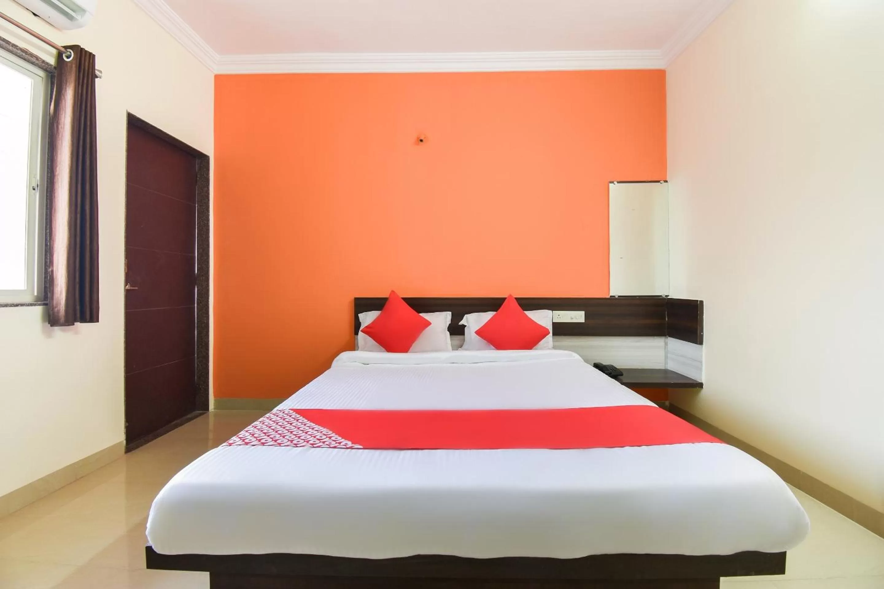 Bedroom, Bed in OYO Flagship 43302 Hotel Sargam