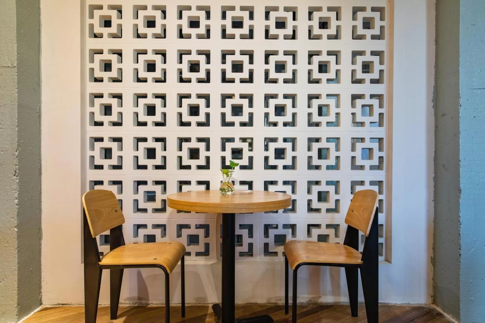 Restaurant/places to eat, Dining Area in Wander Hostel