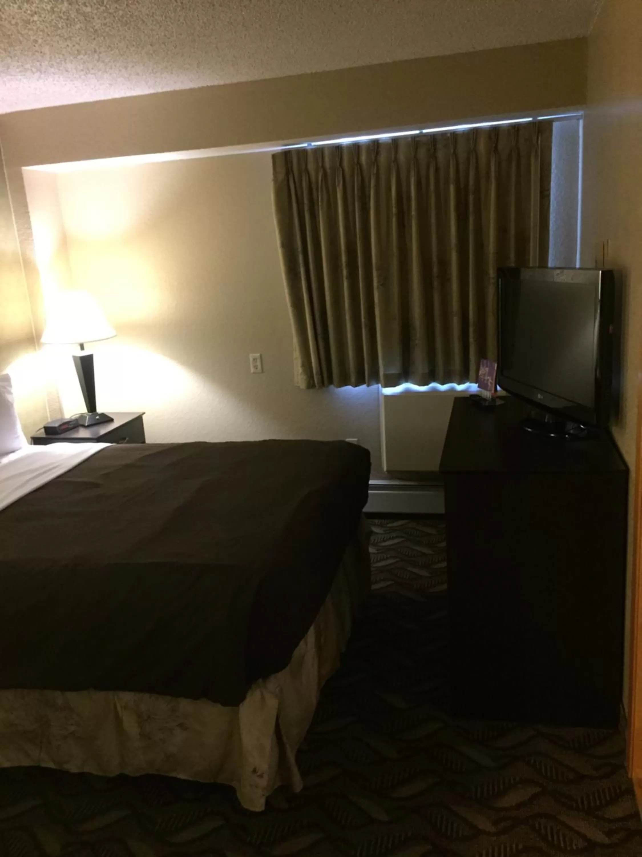 Bed in Days Inn by Wyndham Bismarck