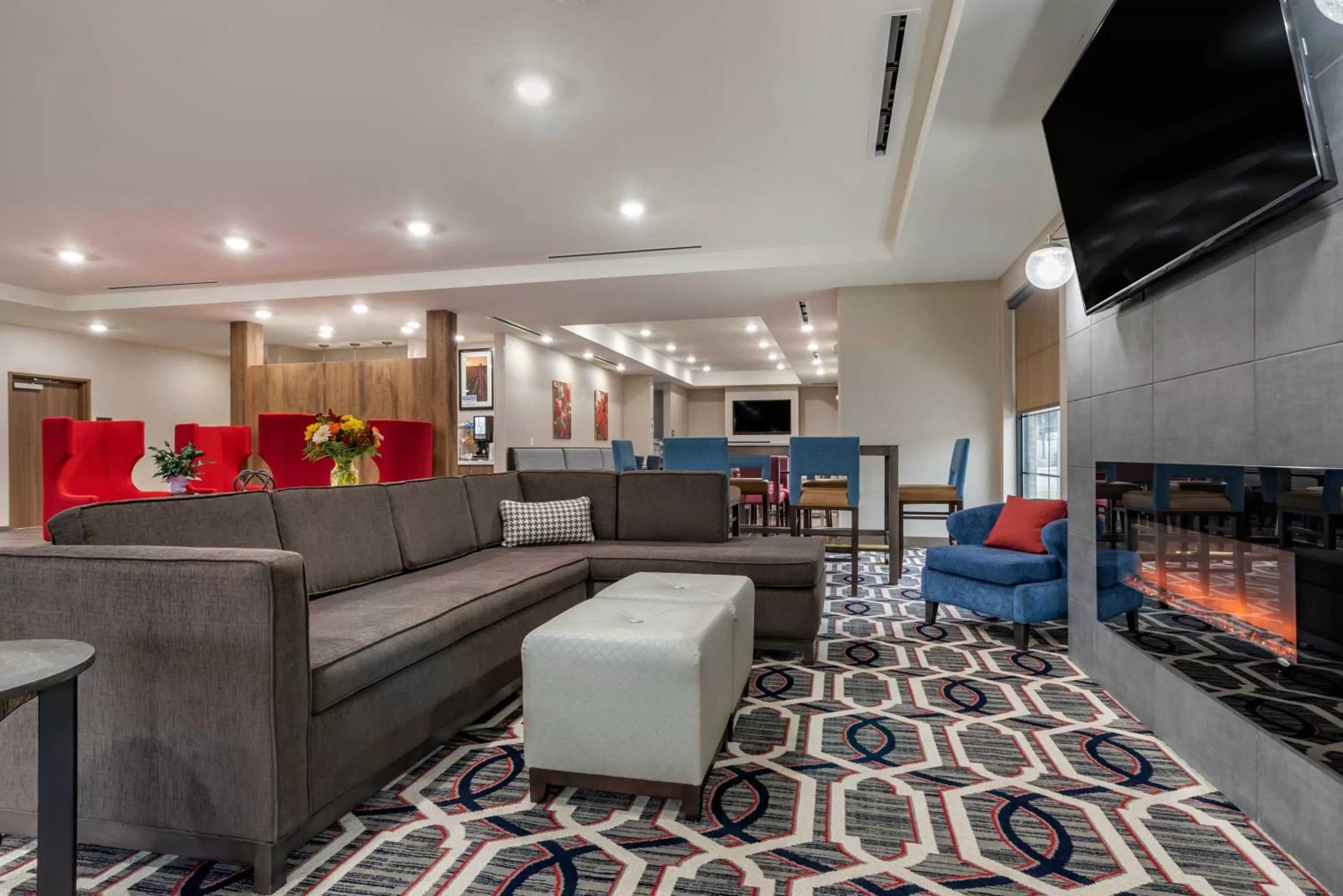 Communal lounge/ TV room in Comfort Inn & Suites Downtown near University