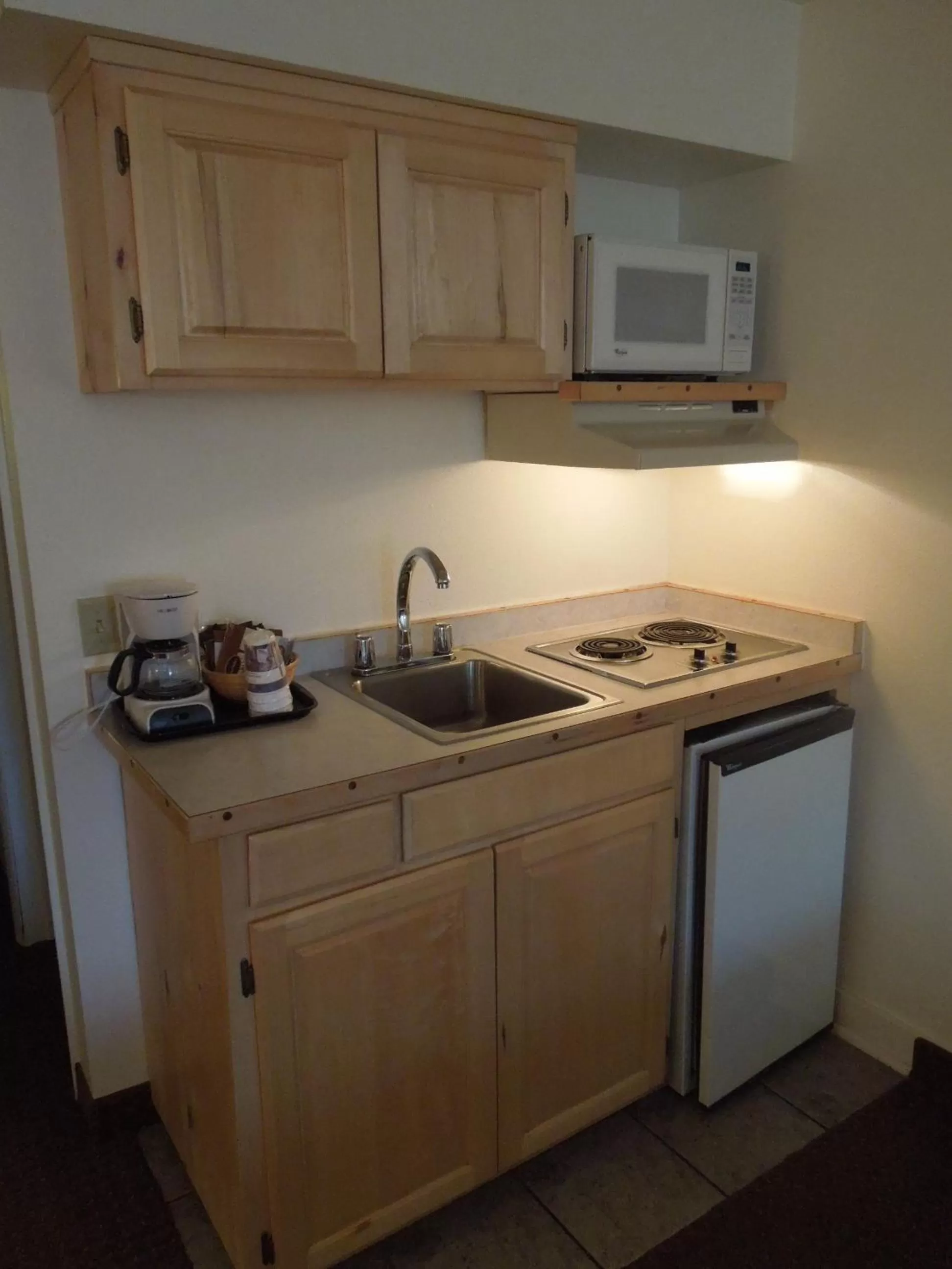 Kitchen or kitchenette in Inn at Lander, Travelodge by Wyndham