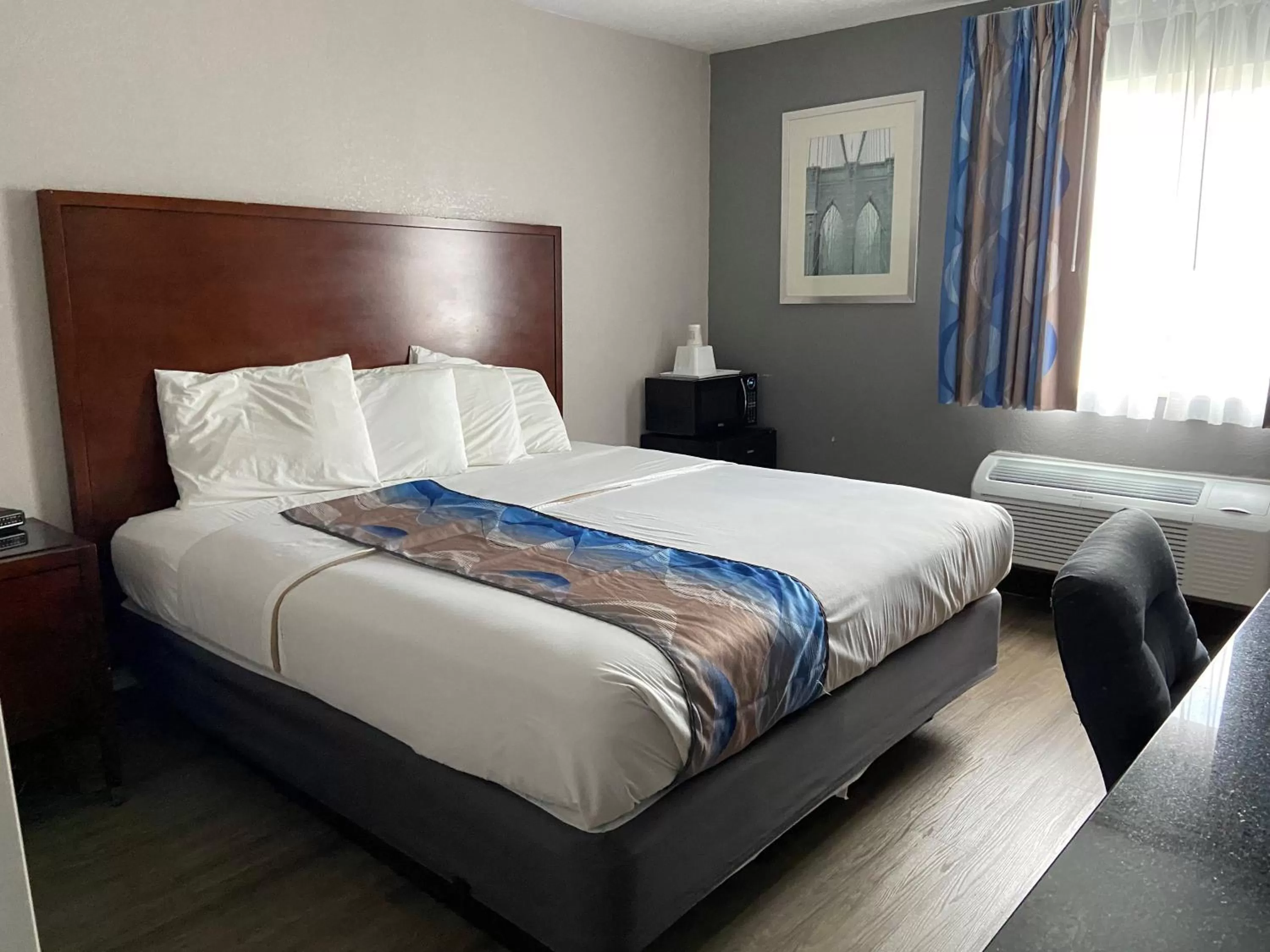 Bed in Travelodge Inn & Suites by Wyndham Albany