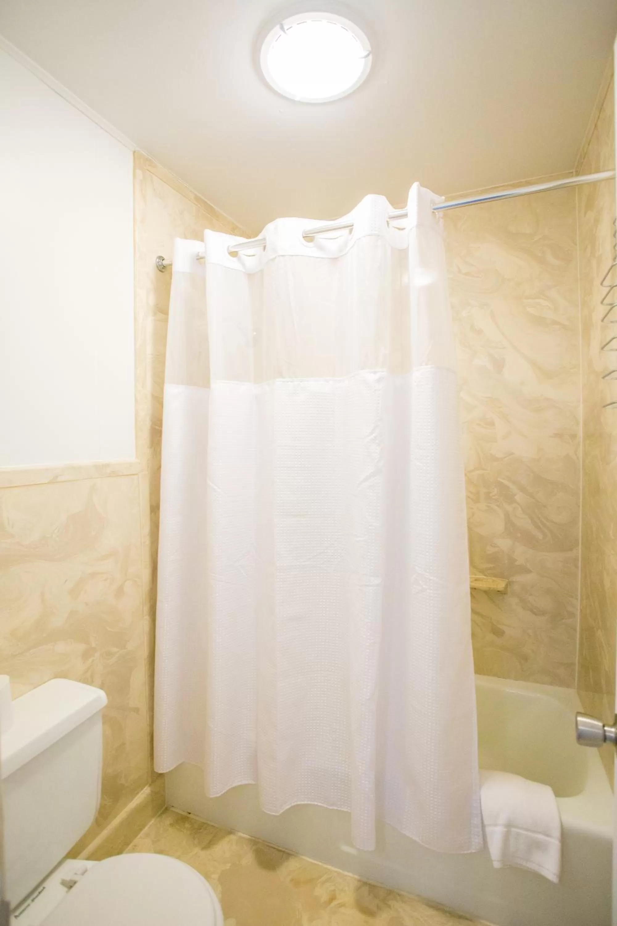 Bathroom in Sunset Motel