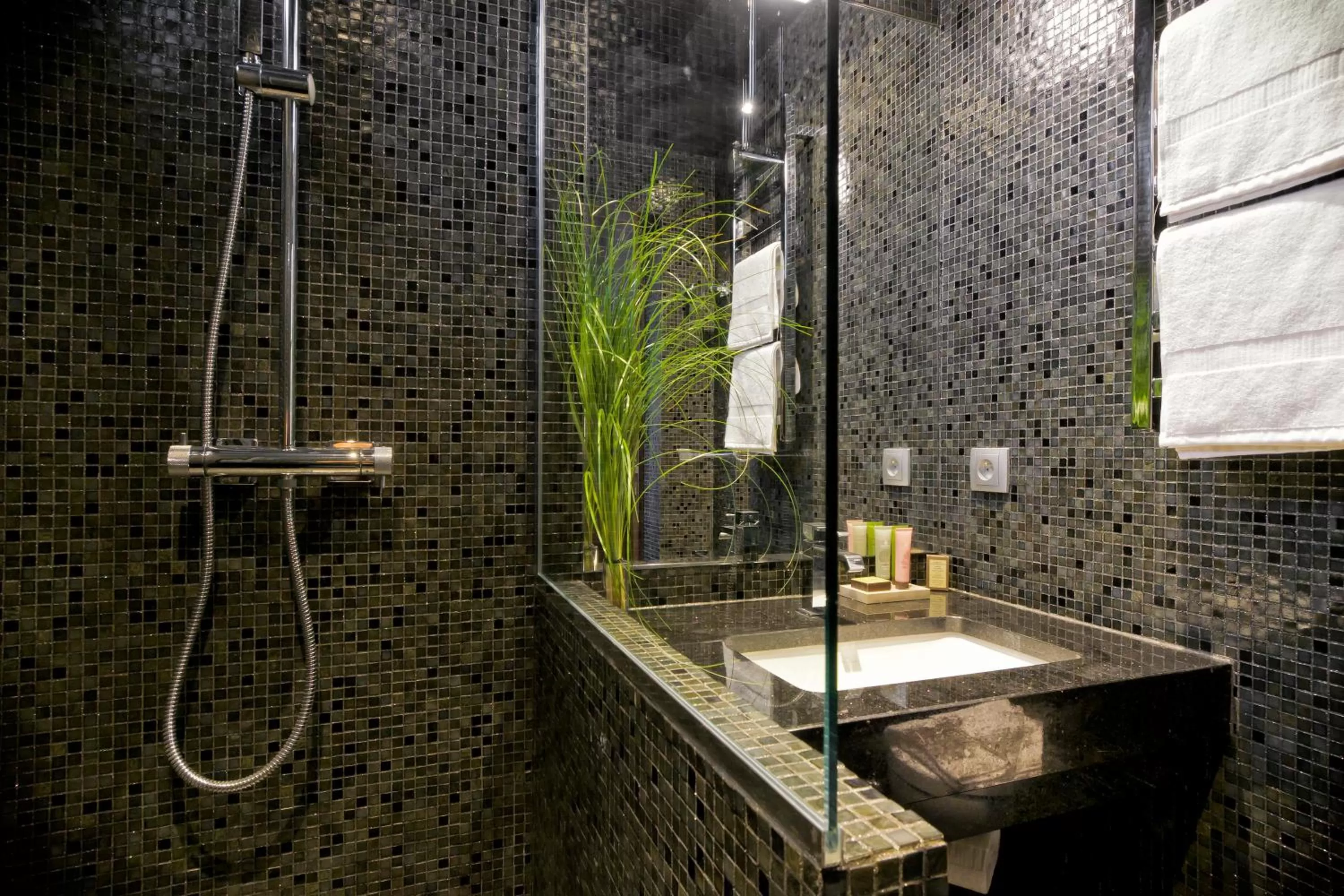 Bathroom in B Montmartre