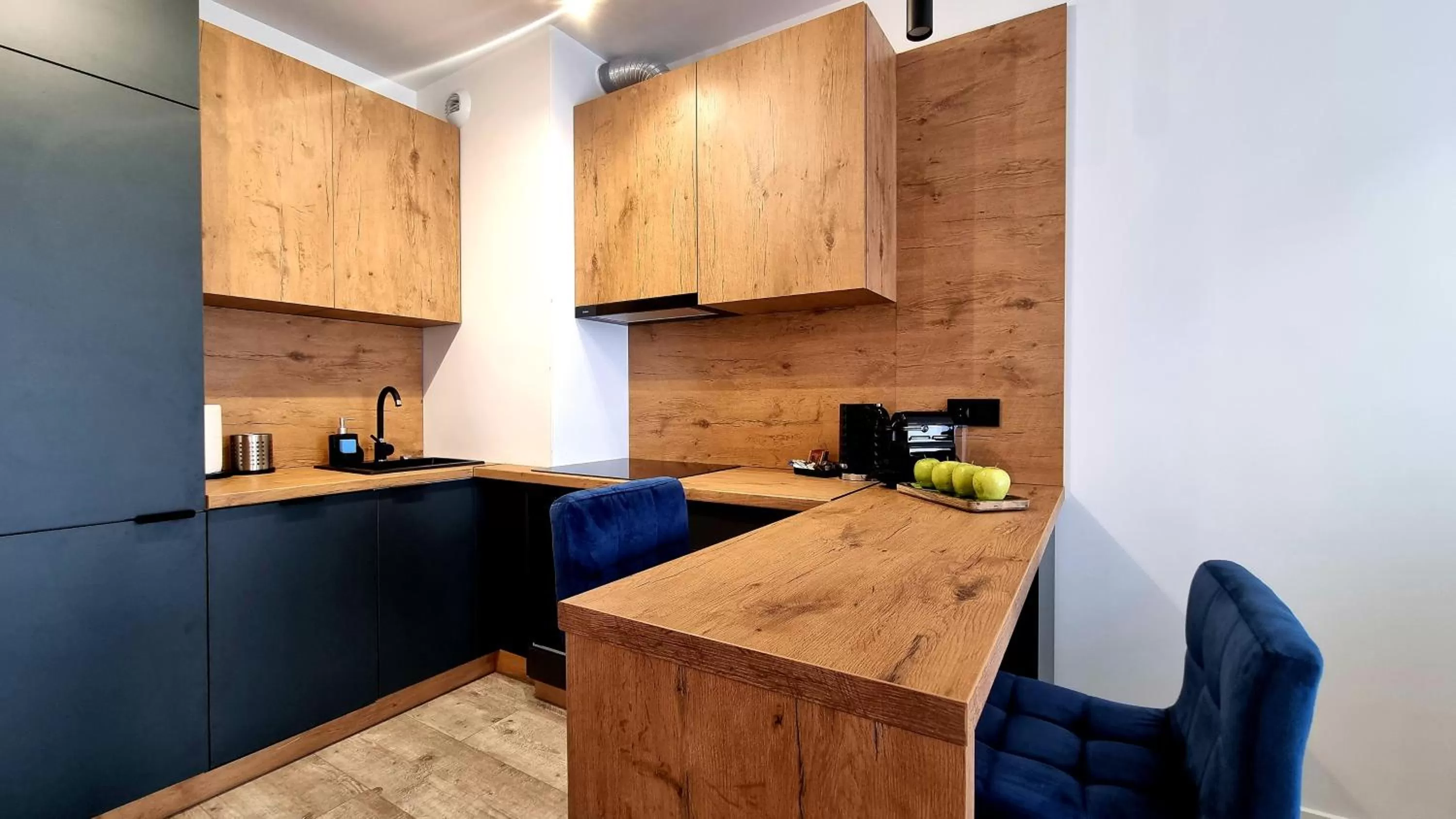 Coffee/tea facilities, Kitchen/Kitchenette in NOOK NOOK Apartments Bytkowska 103