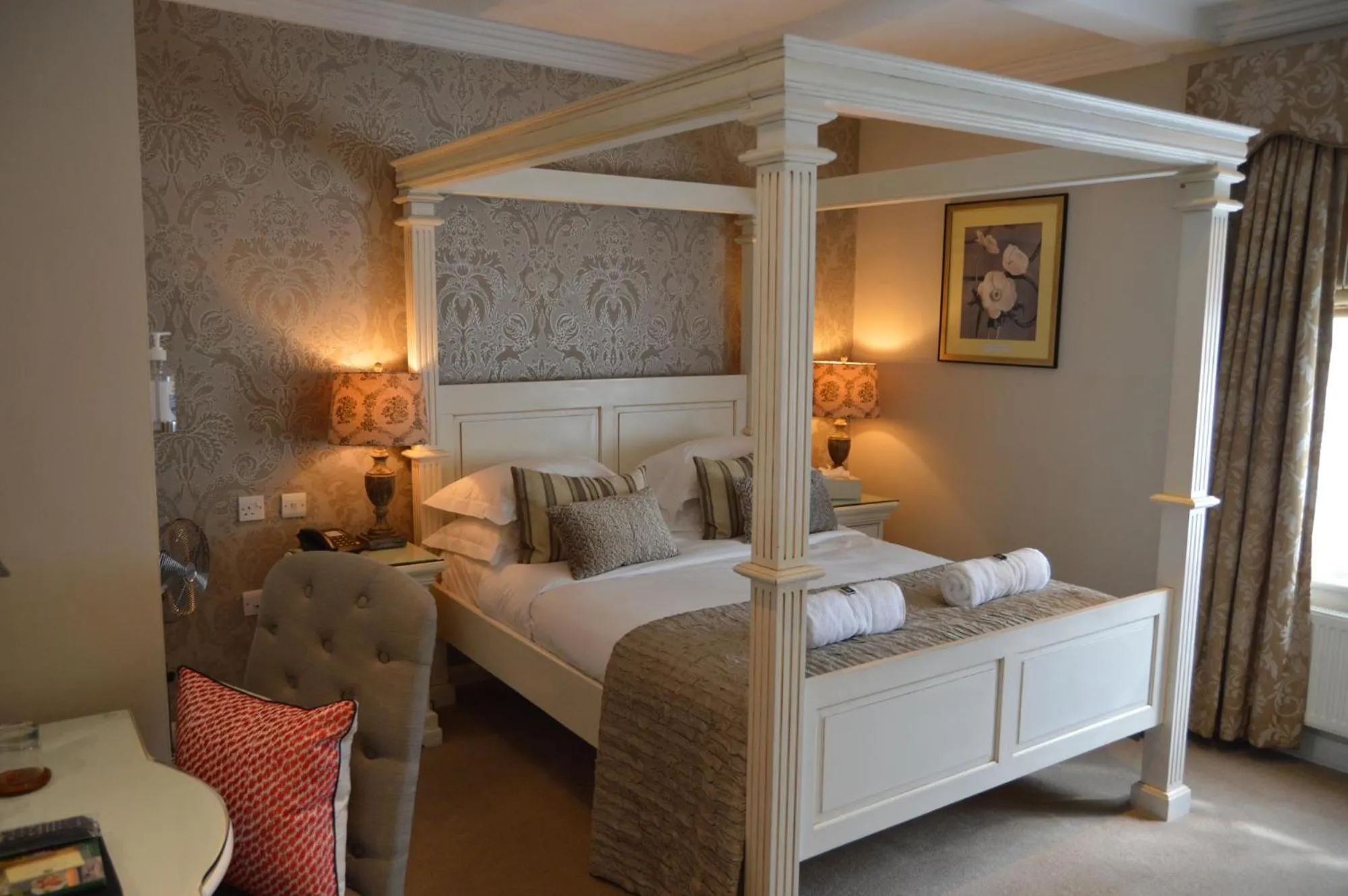 Bed in Le Bouchon Brasserie & Hotel