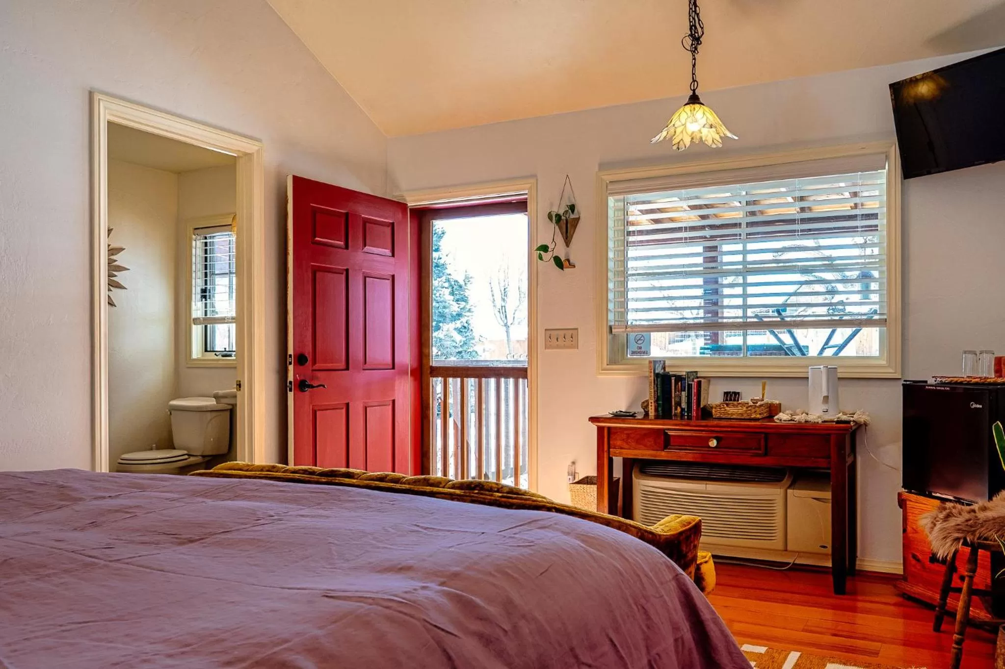 Bed in The Loubird Inn