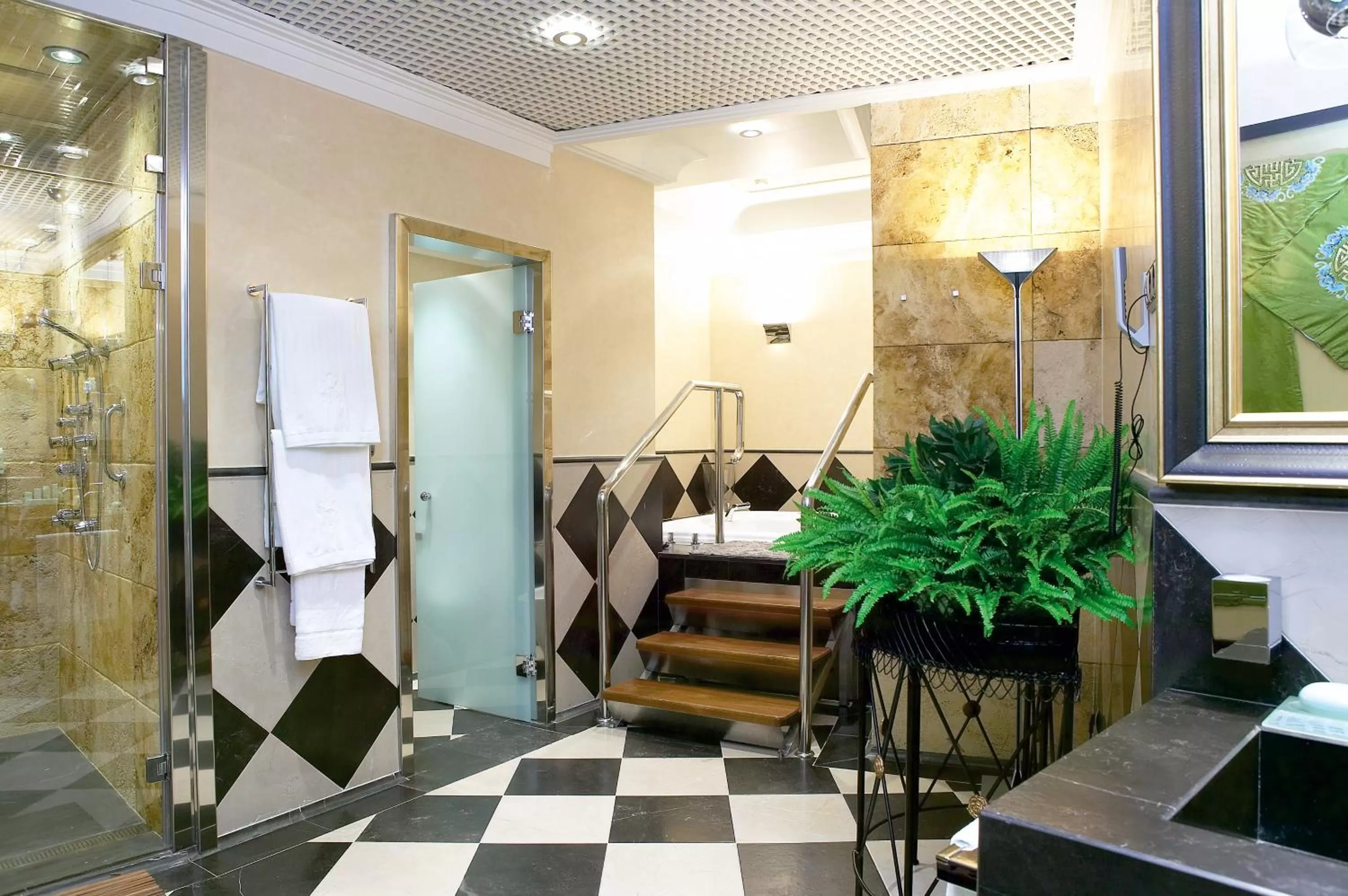 Bathroom in Hotel Carlton