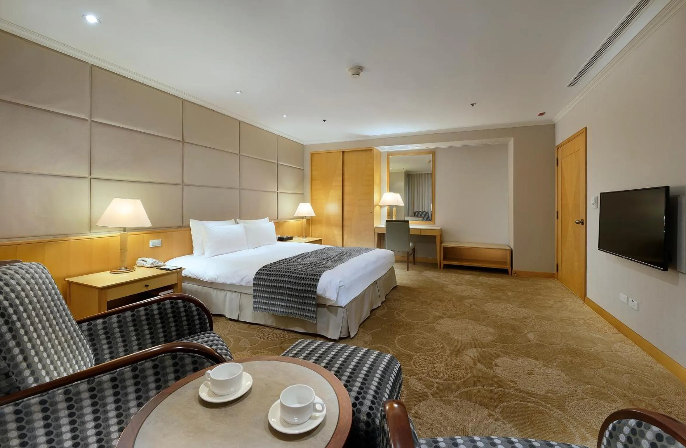 Photo of the whole room, Bed in Le Midi Hotel Jungli