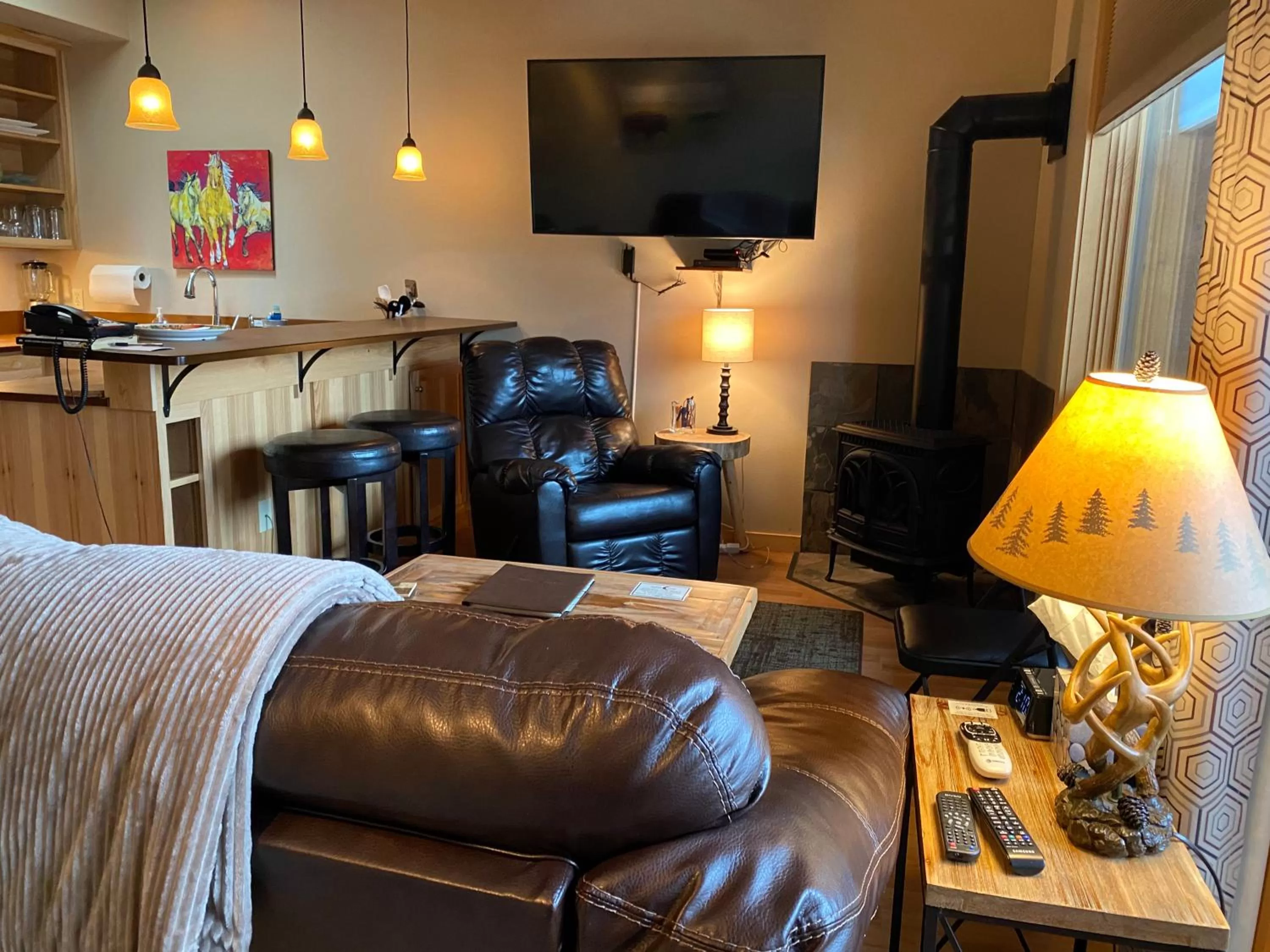 Living room in Twisp River Suites