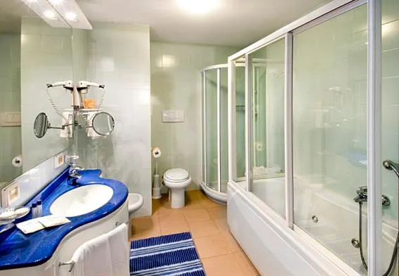 Bathroom in Hotel Dante Family Spa Resort