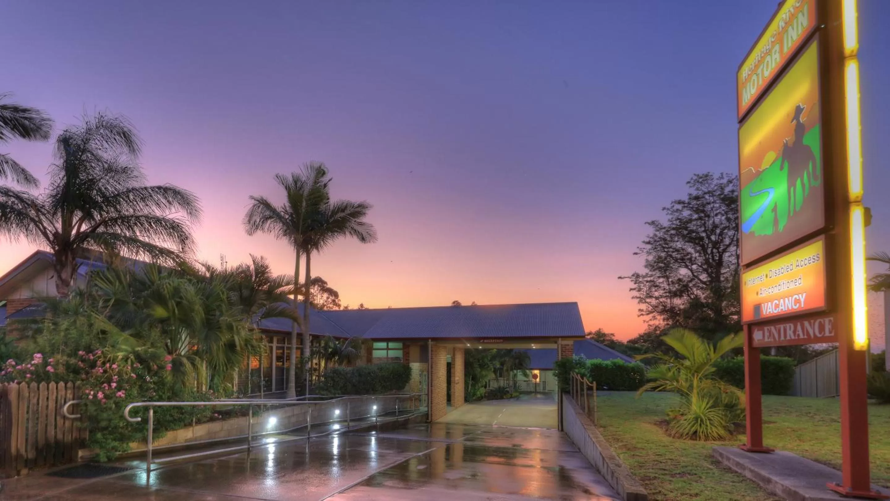 Facade/entrance in Heritage River Motor Inn
