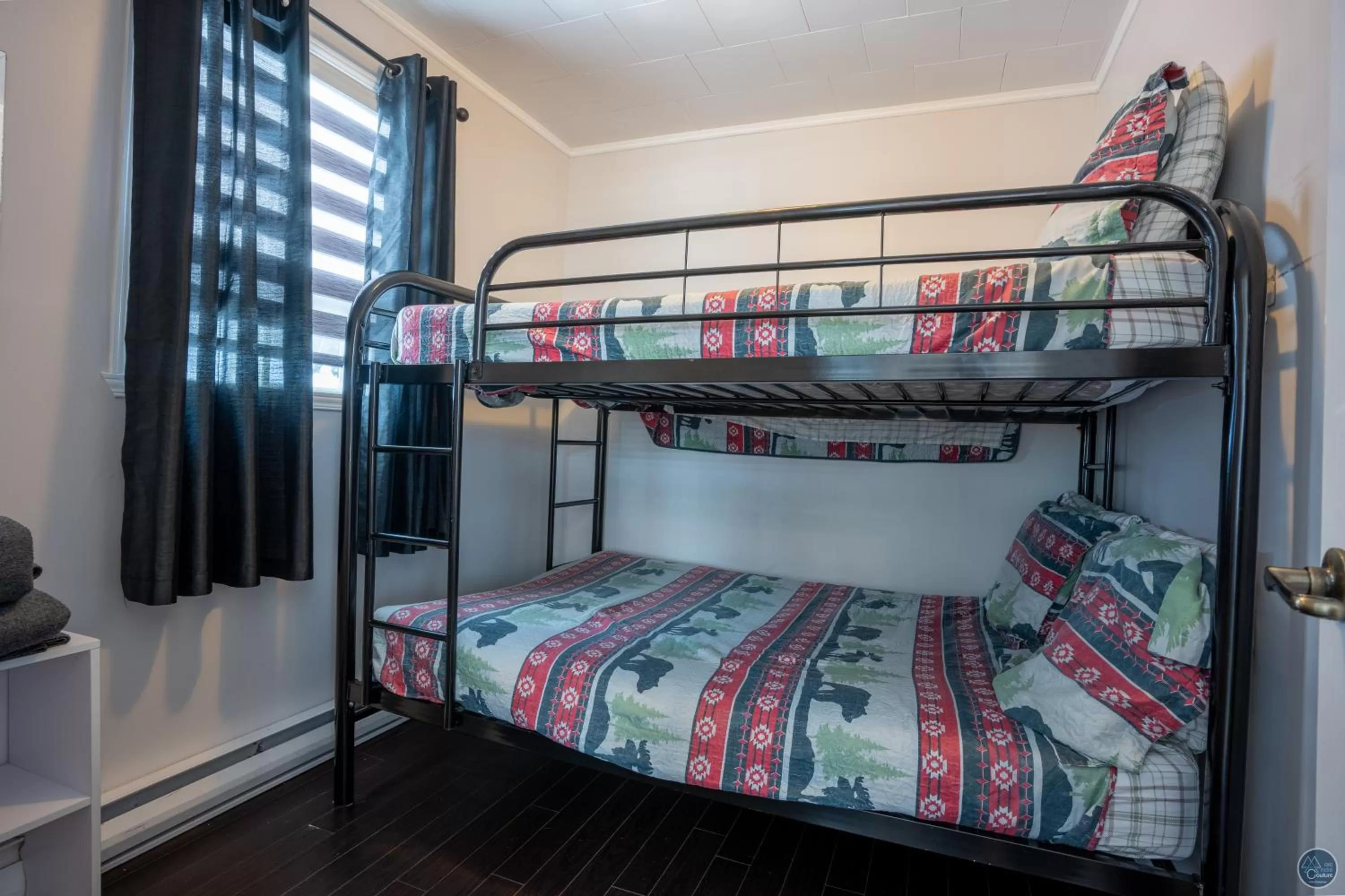 Bedroom, Bunk Bed in Auberge Éva