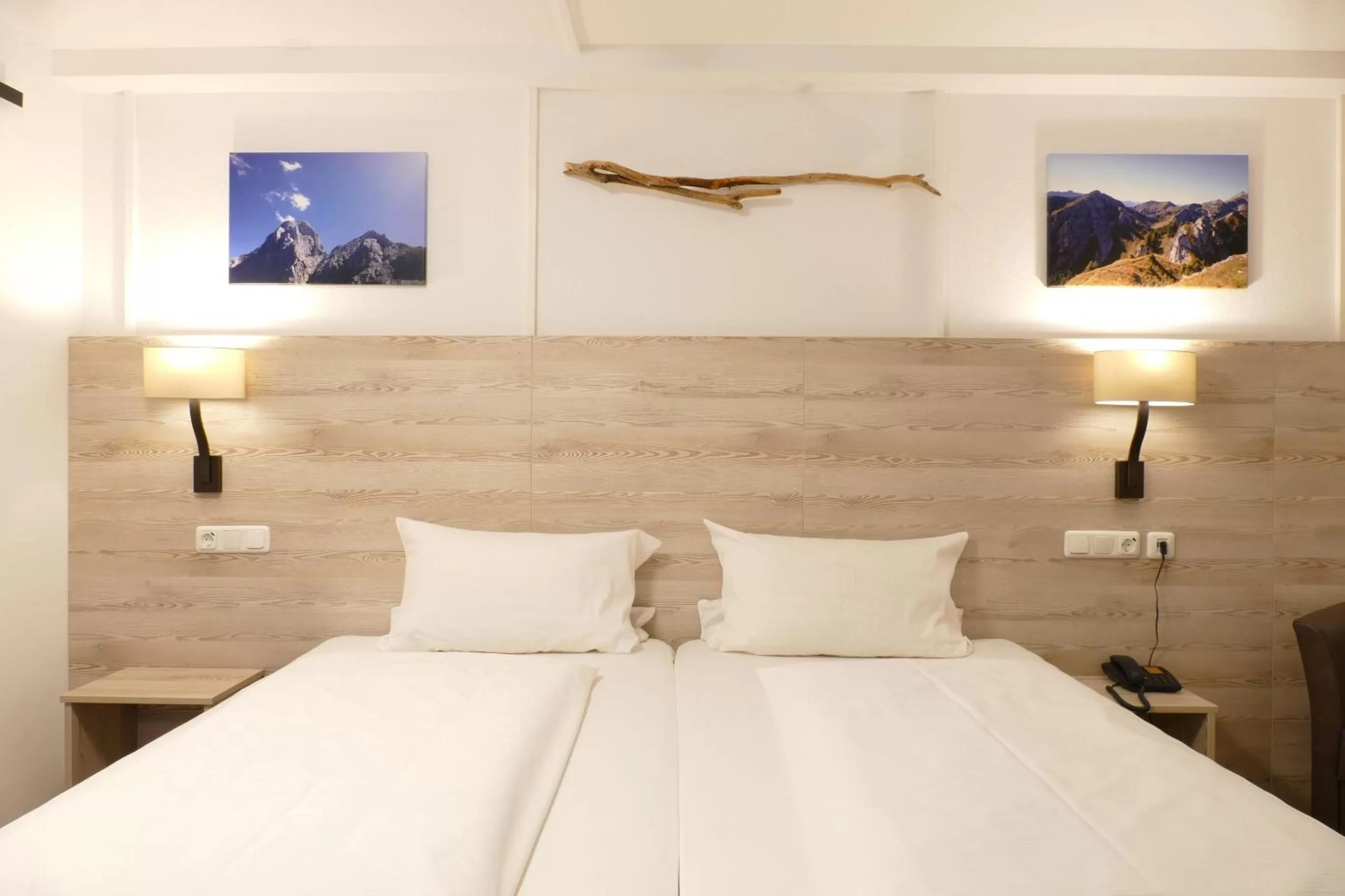 Photo of the whole room, Bed in Altstadthotel "Zum Hechten"