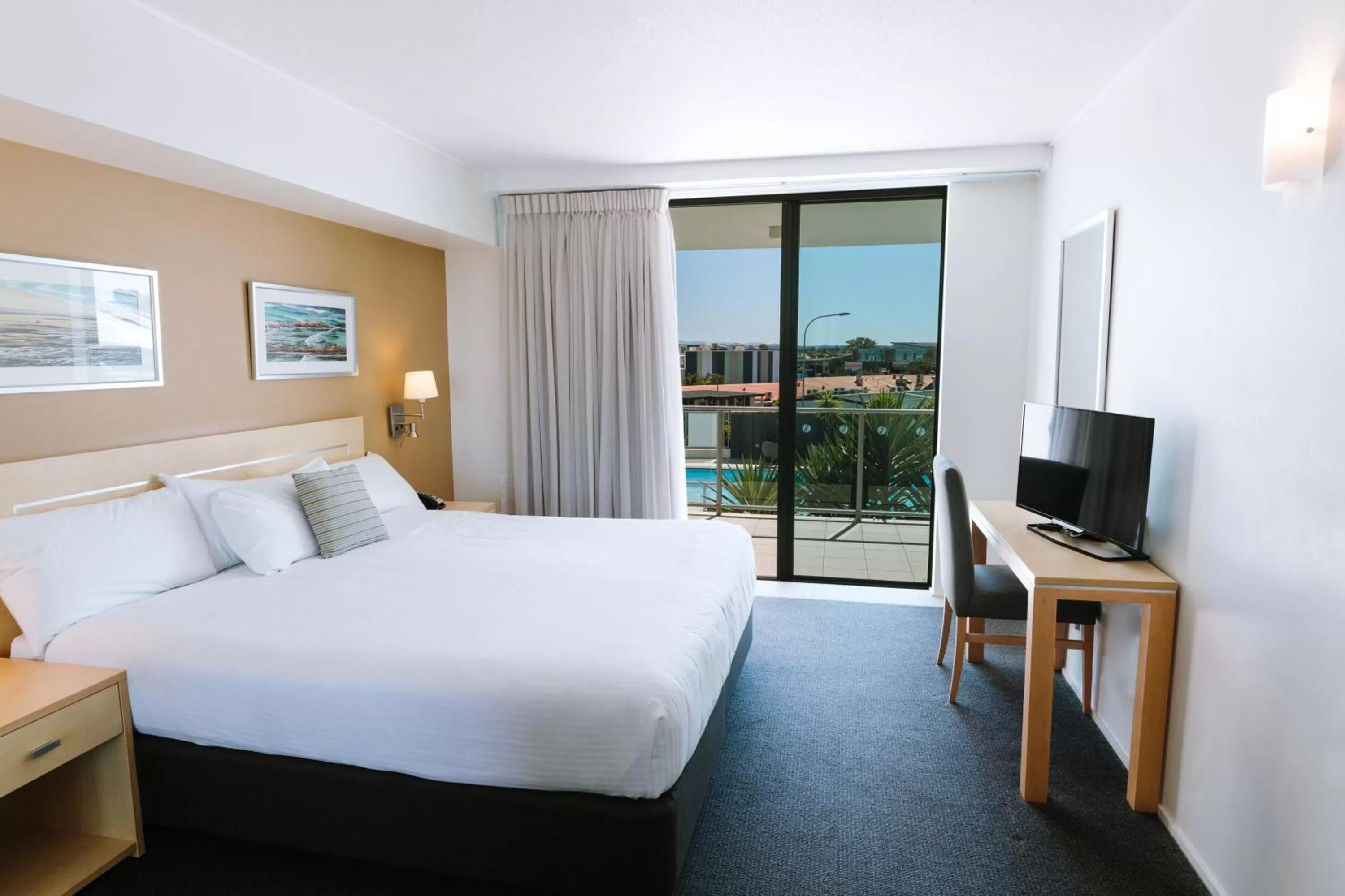 Bed in Ramada Hotel & Suites by Wyndham Ballina Byron
