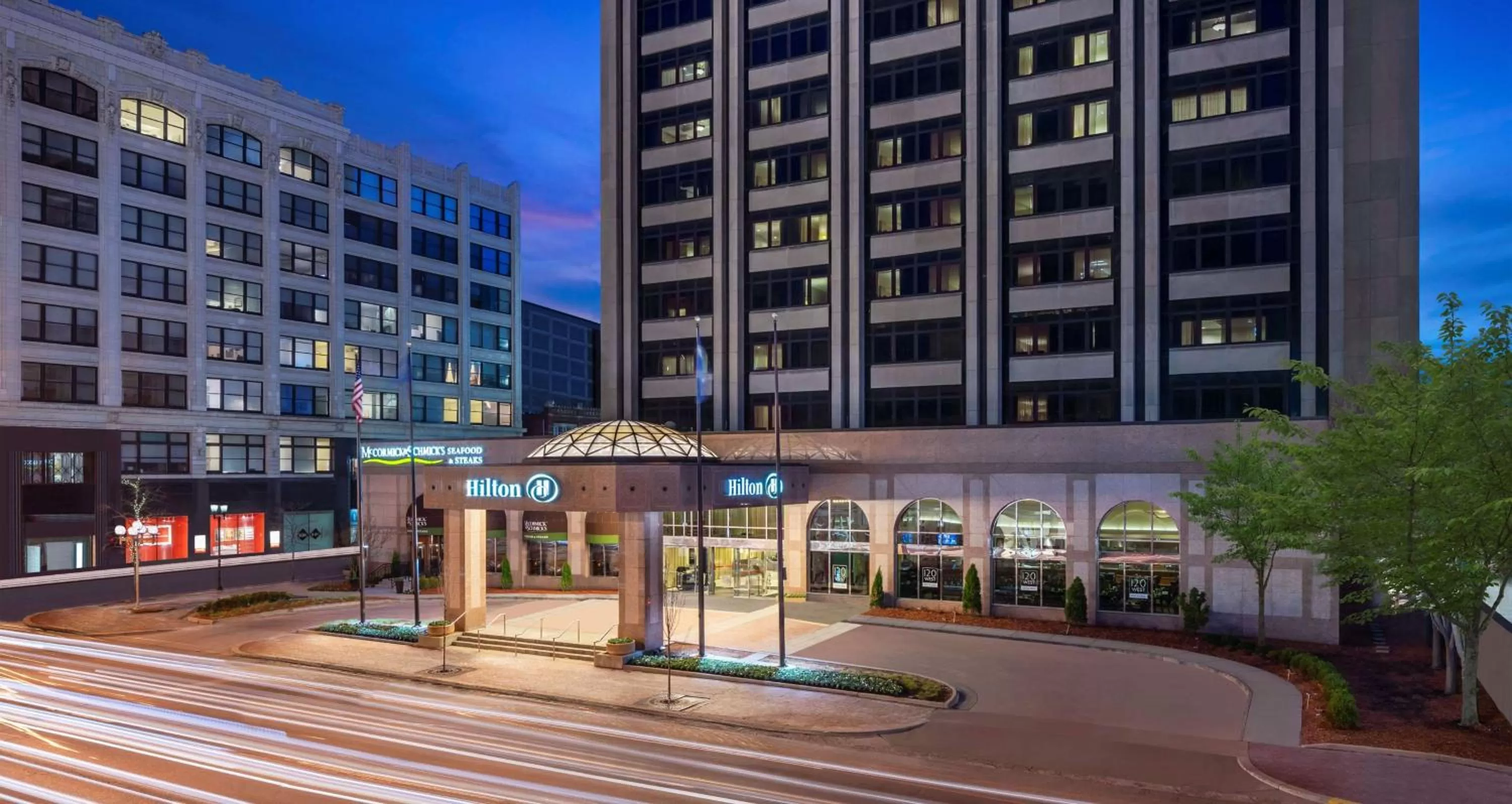 Property building in Hilton Indianapolis Hotel & Suites