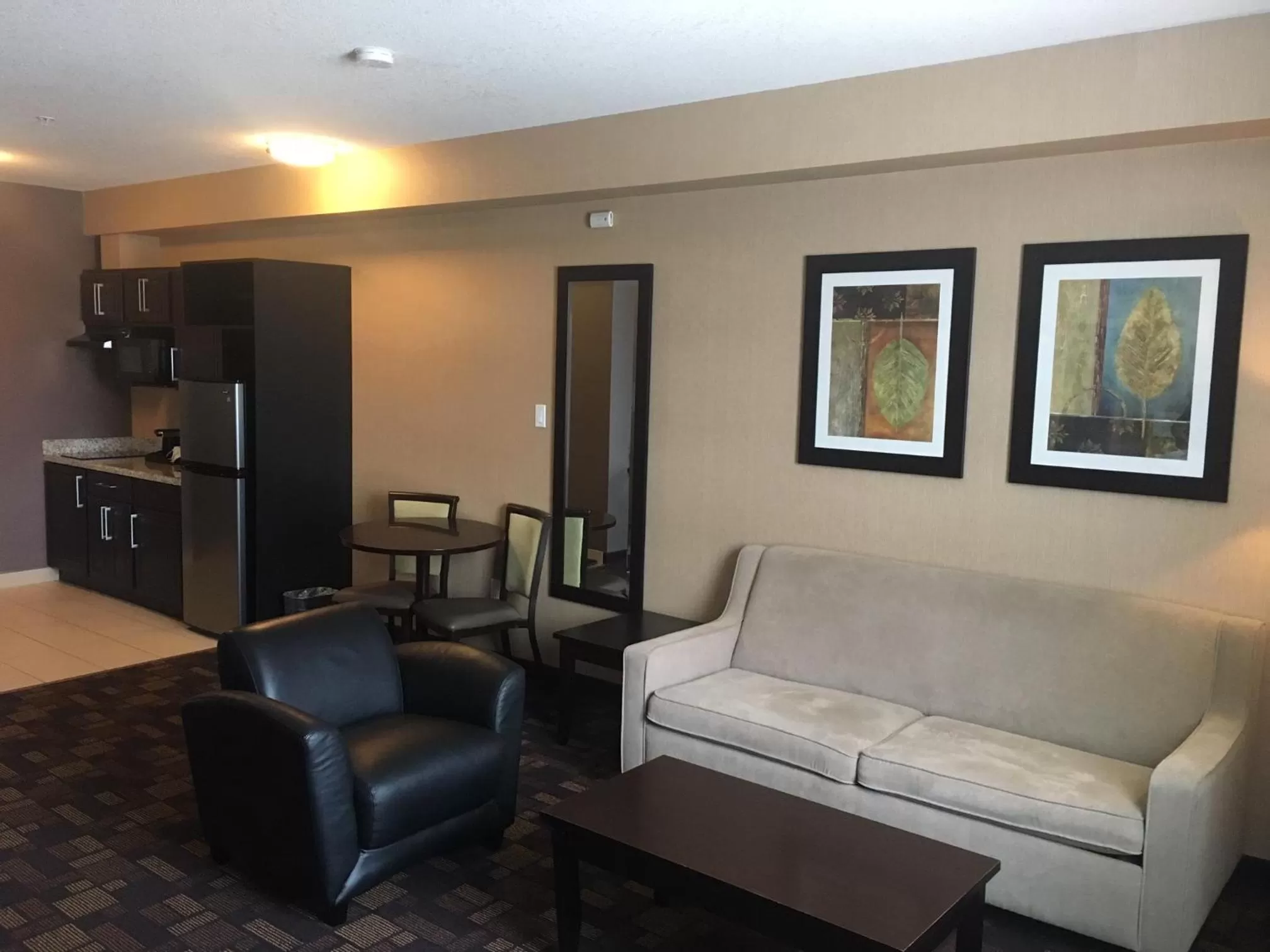 Living room in Best Western PLUS Fox Creek