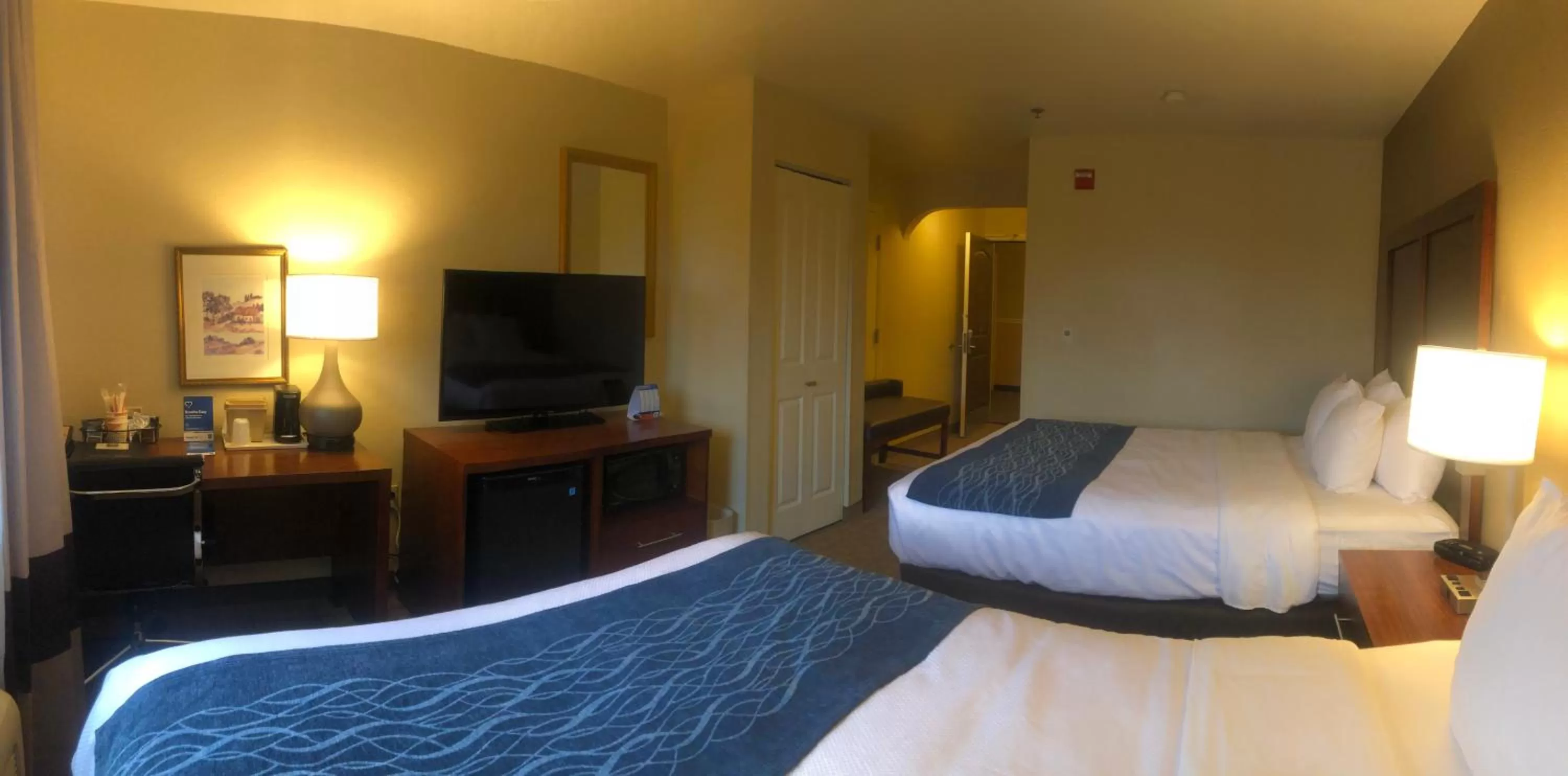 Photo of the whole room, Bed in Comfort Inn & Suites Ukiah Mendocino County