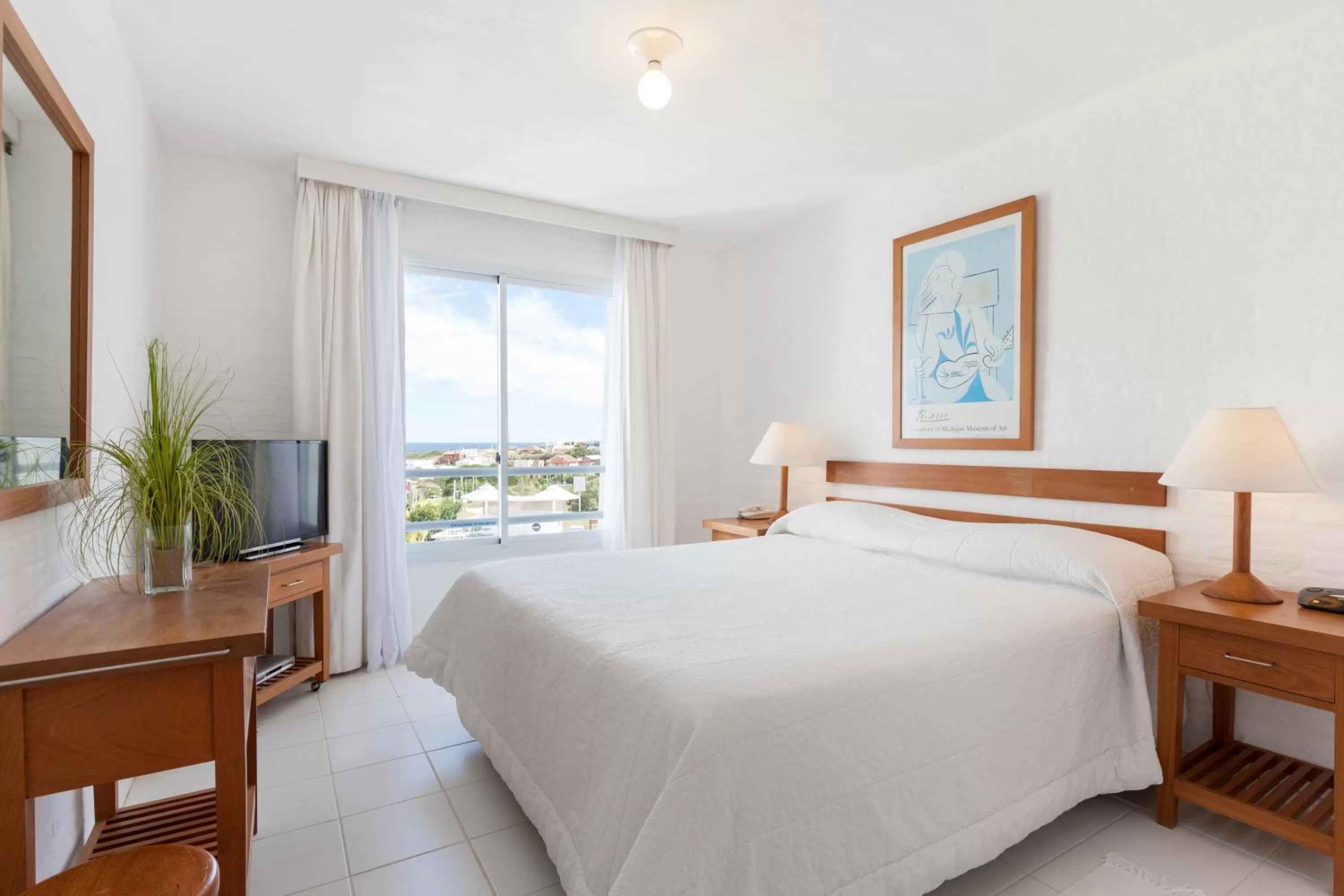 Bedroom, Bed in Hotel Las Olas Resort