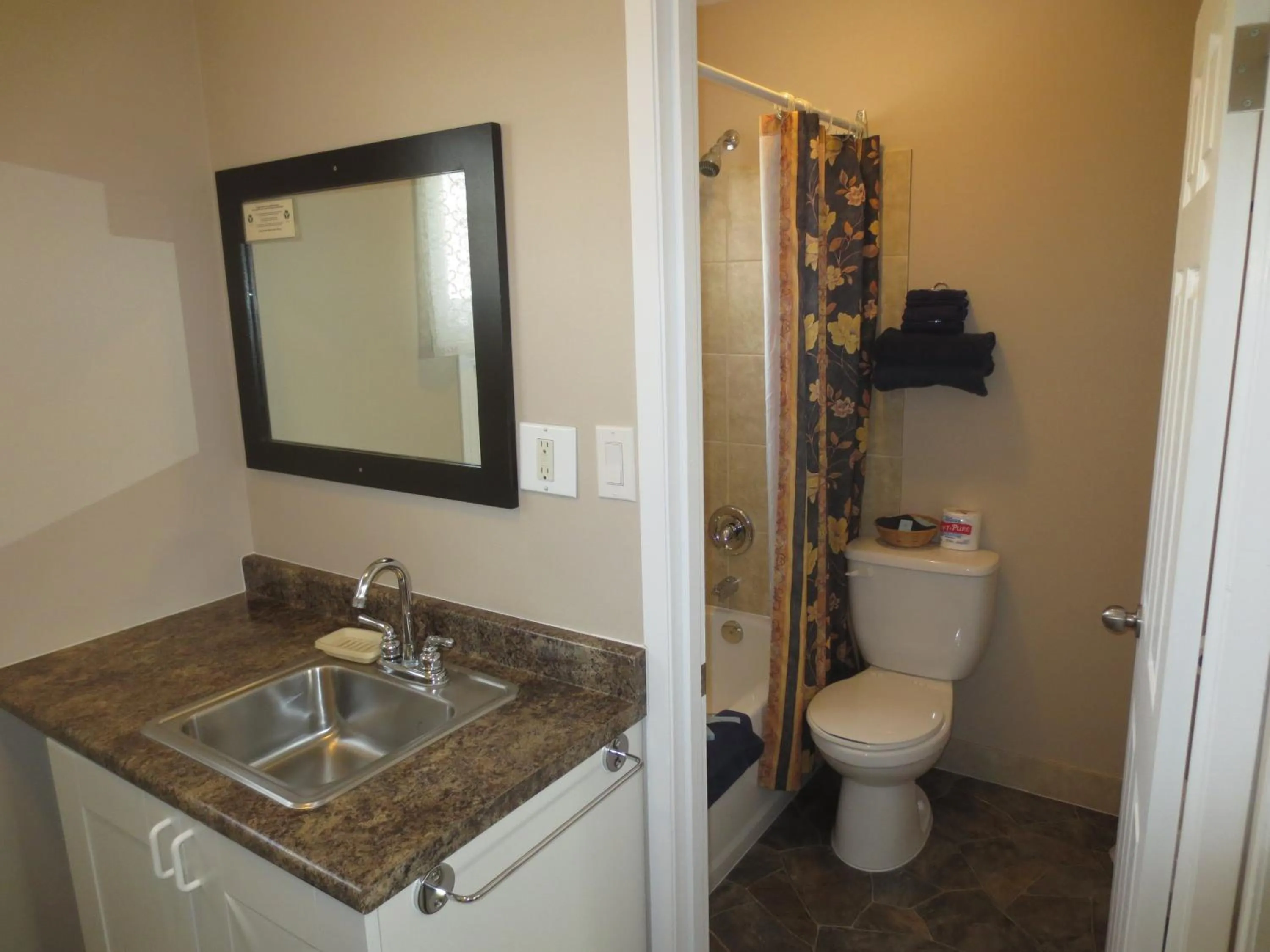 Bathroom in Overlander Motel