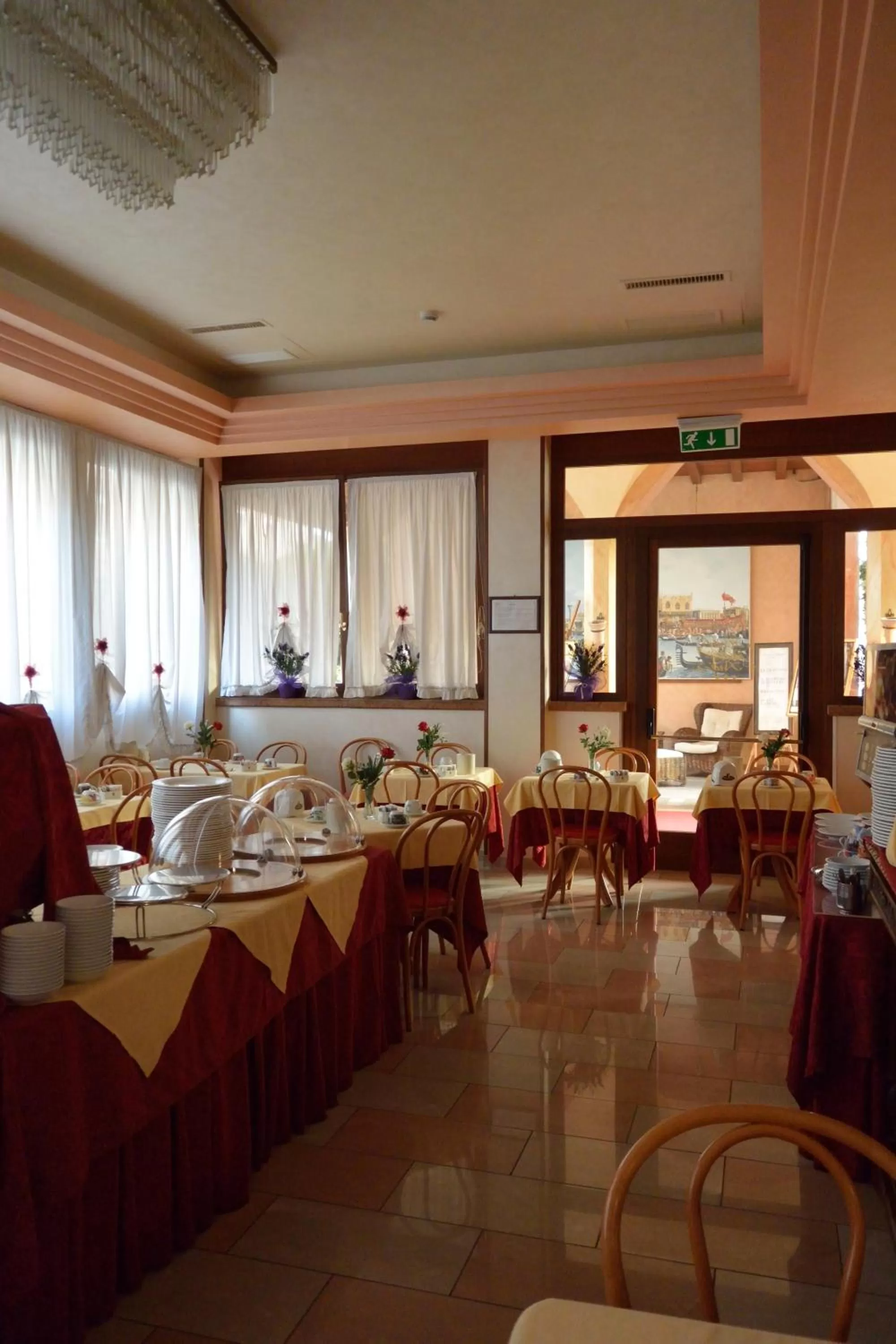 Restaurant/places to eat in Hotel Belle Arti